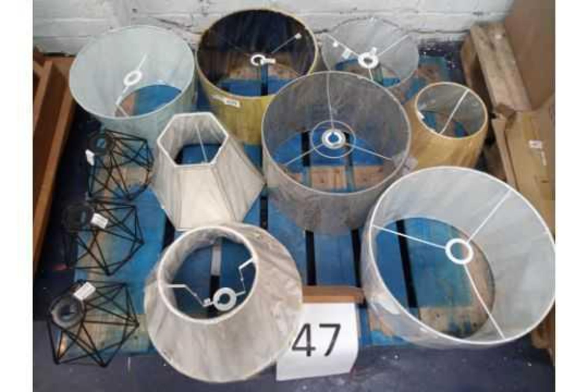 RRP £350 Pallet To Contain A Large Assortment Of John Lewis High End Designer Lamp Shades