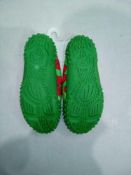 RRP £300 Lot To Contain 30 Brand New Children'S Floral Aqua Swimming Shoes