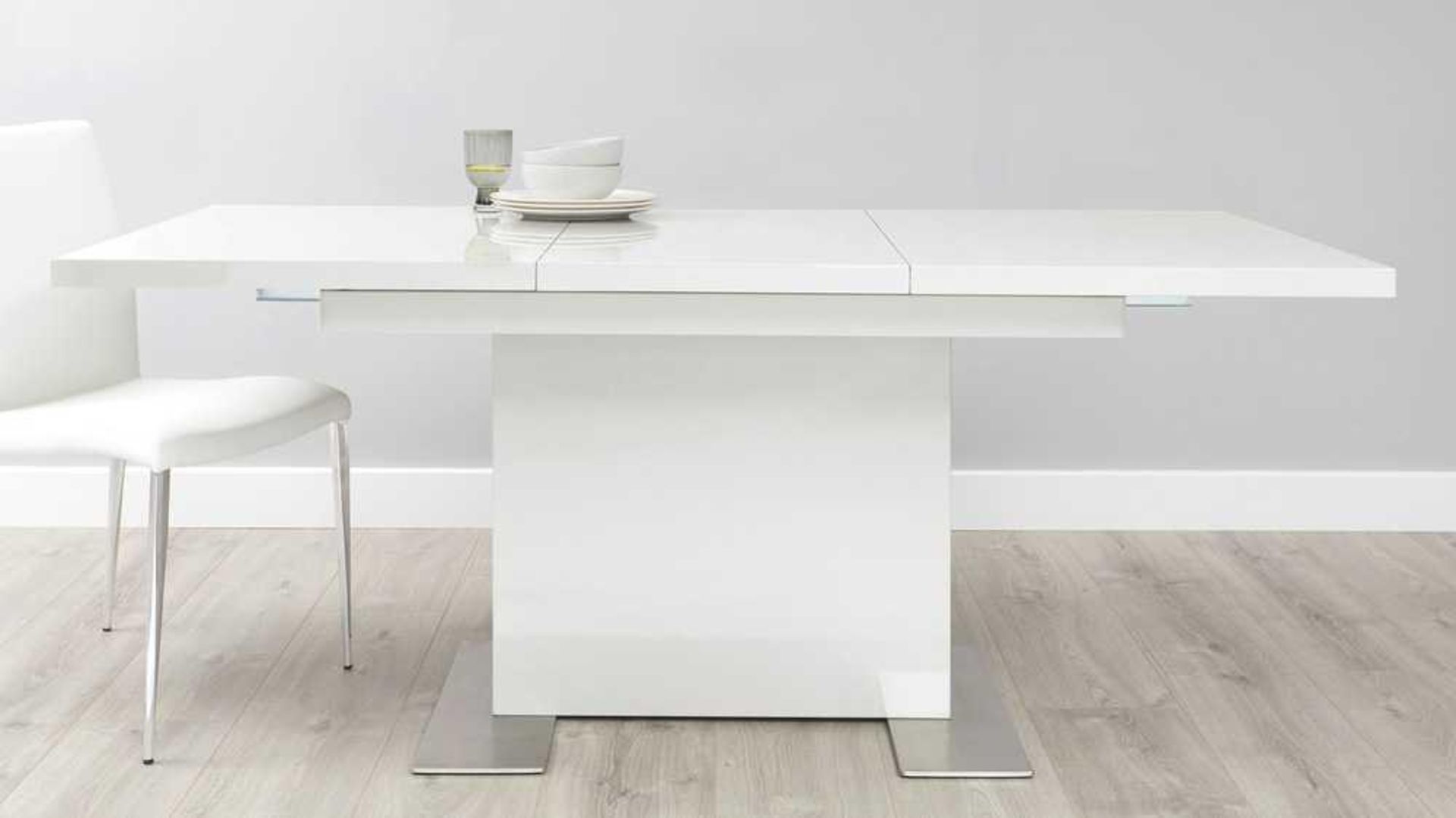 RRP £600 Boxed Nova Extending Dining Table Gloss White