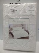 Combined Rrp £90 Lots To Contain Assorted Bedding Items To Include Night Zone Pintuck White Duvet Do