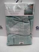 Combined Rrp £80 Lots To Contain A Portfolio Home Silhouette Aqua Superkings Duvet Set And A Pair Of
