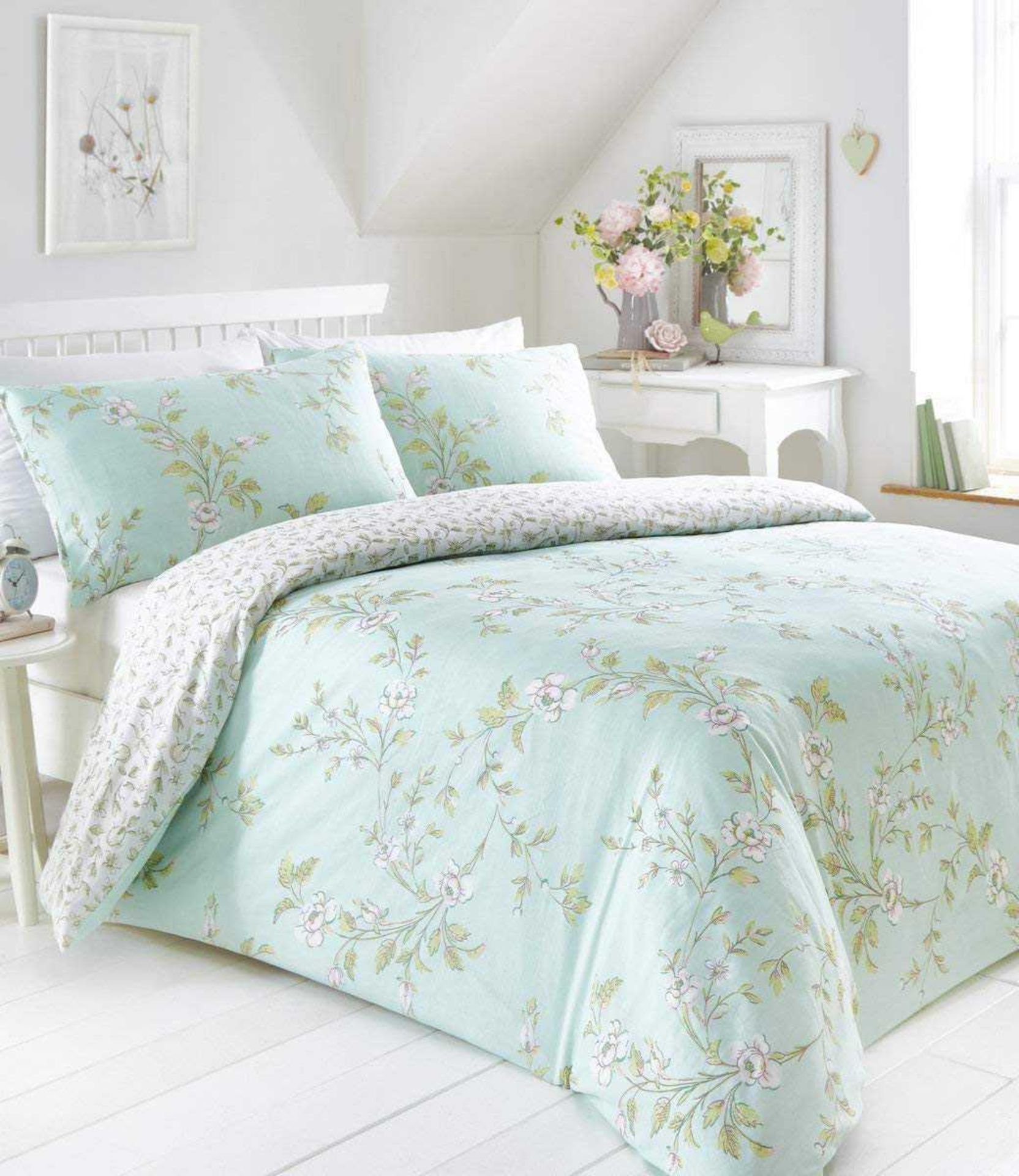 Rrp £110 Lot To Contain 2 Bagged Pairs Of Portfolio Print Collection Floral Single Duvet Sets