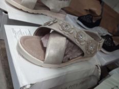 Rrp £280 Lot To Contain 14 Boxed And Unboxed Assorted Pairs Of Brand New Women'S Slip On Shoes