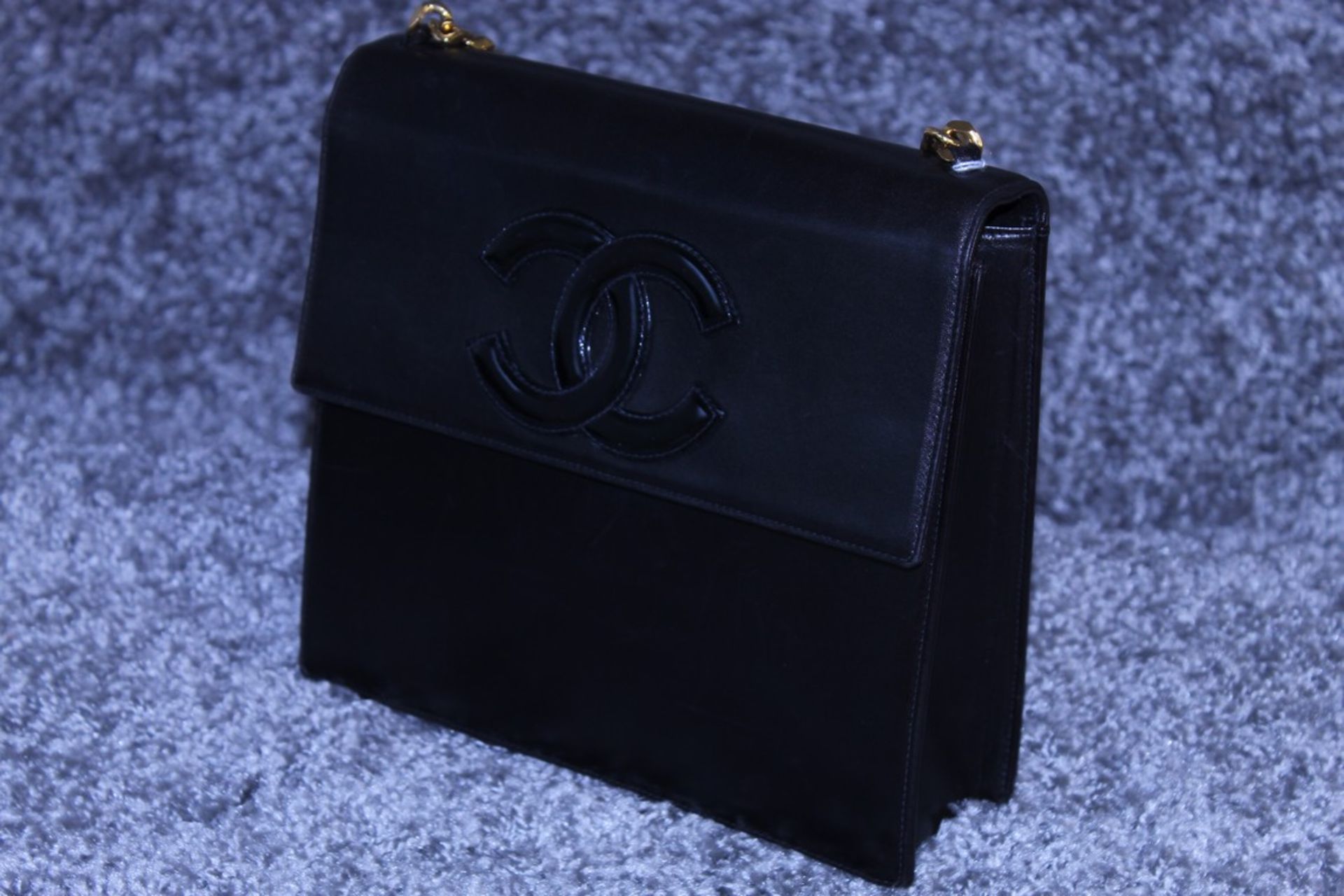 RRP £2000 Chanel Tall Logo Flap Chain Tote Shoulder Bag In Black Leather With Gold Chain Handles - Image 3 of 5