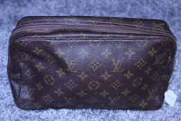 RRP £520 Louis Vuitton Toiletry Pouch, Brown Coated Canvas (Production Code 821) Condition Rating