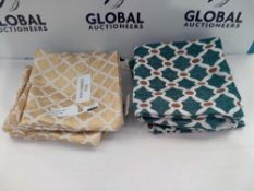 Rrp £80 Lot To Contain 2 Assorted Sets Of Cotsworld 45X45Cm Cushion Covers