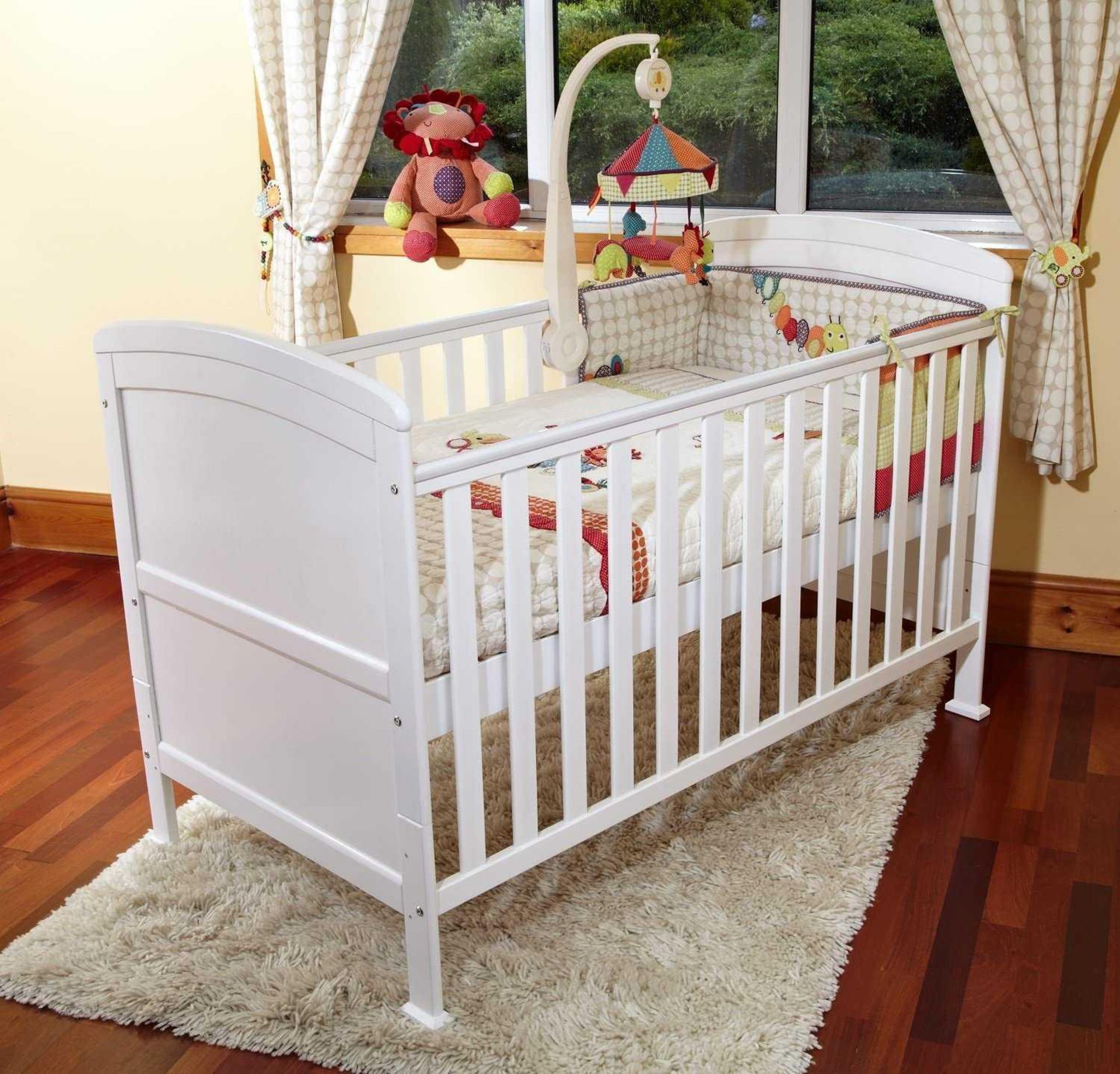 RRP £149 Boxed Penelope Designer White Cot Bed (Appraisals Available Upon Request) (Pictures Are For