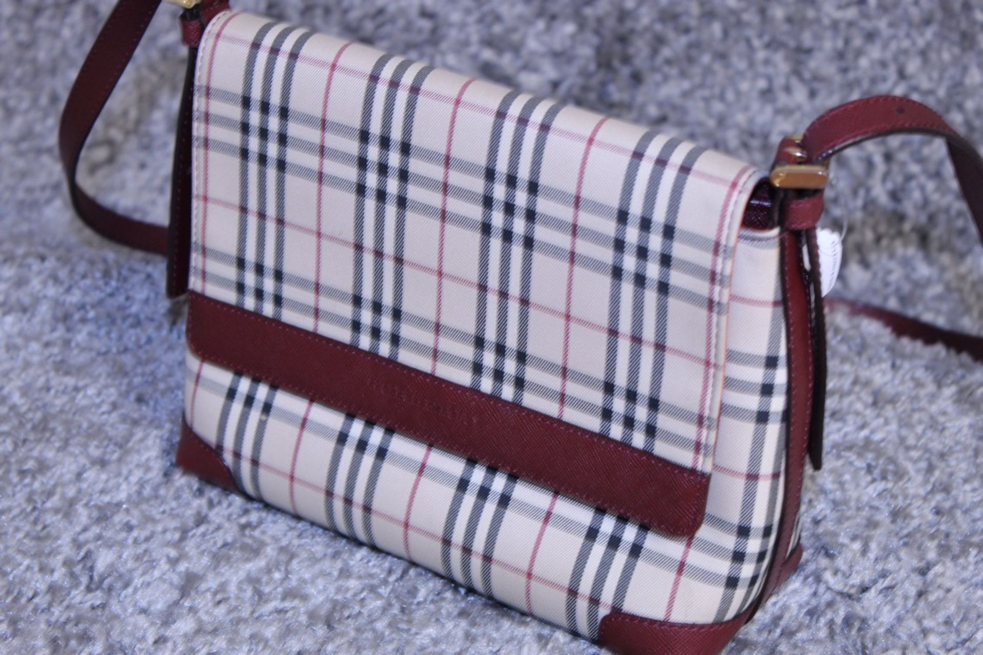 Rrp £900 Burberry Nova Shoulder Flap Bag. This Chic Shoulder Bag Is Made Out Of The Classic Burberry - Image 2 of 5