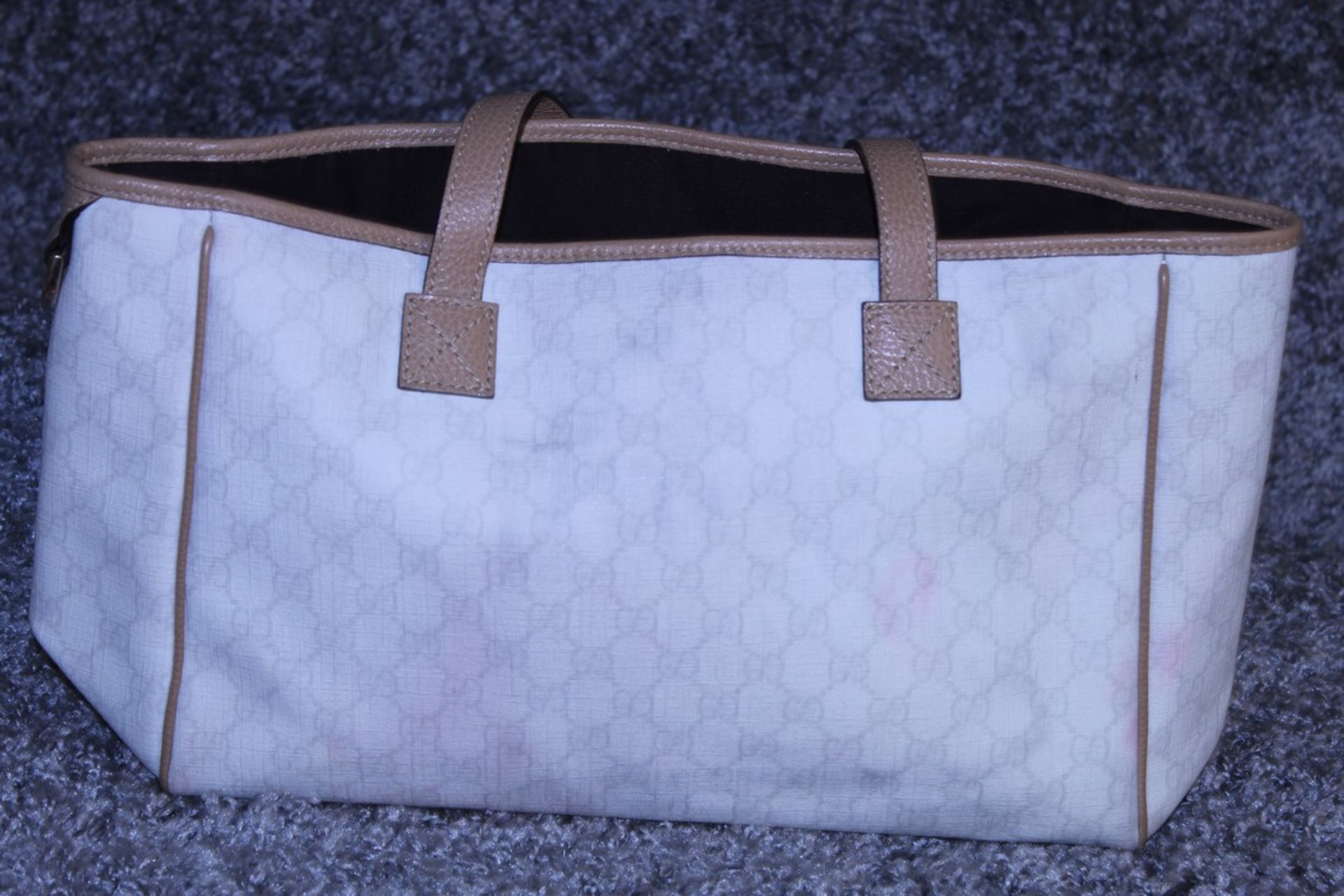 RRP £900 Gucci Rectangular Tote Front Pocket Bag, Ivory/Light Beige Supreme Canvas 35x22x9.5cm ( - Image 2 of 5
