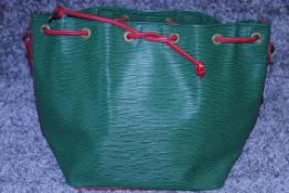 RRP £1200 Louis Vuitton Noe Bicolour Black Stitching Shoulder Bag In Green/Red Epi Calf Leather With
