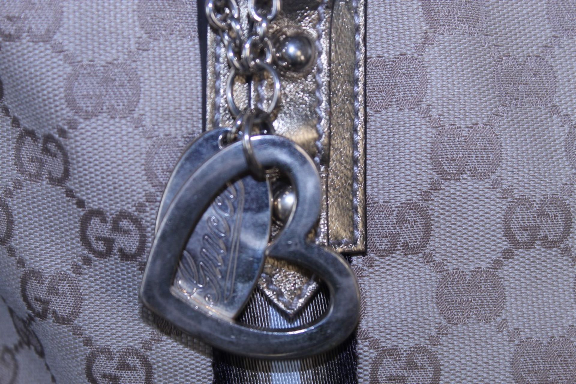 RRP £990 Gucci Jolicoeur Shoulder Bag, Beige Monogram Canvas Jolicoeur Tote Handbag with Metallic - Image 3 of 5