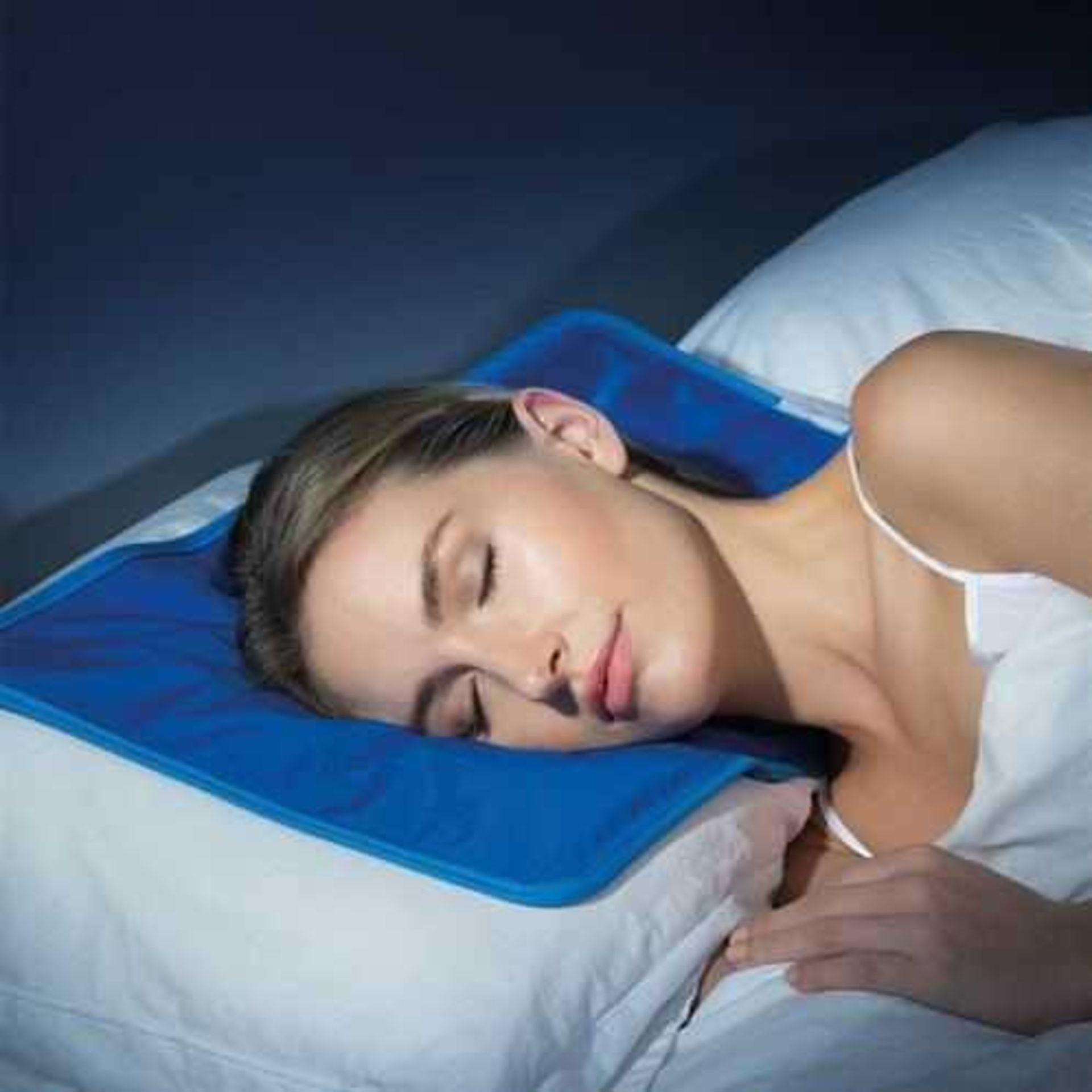 Rrp £100 Lot To Contain 4 Boxed Sleep Genie Cooling Gel Pillows - Image 3 of 4