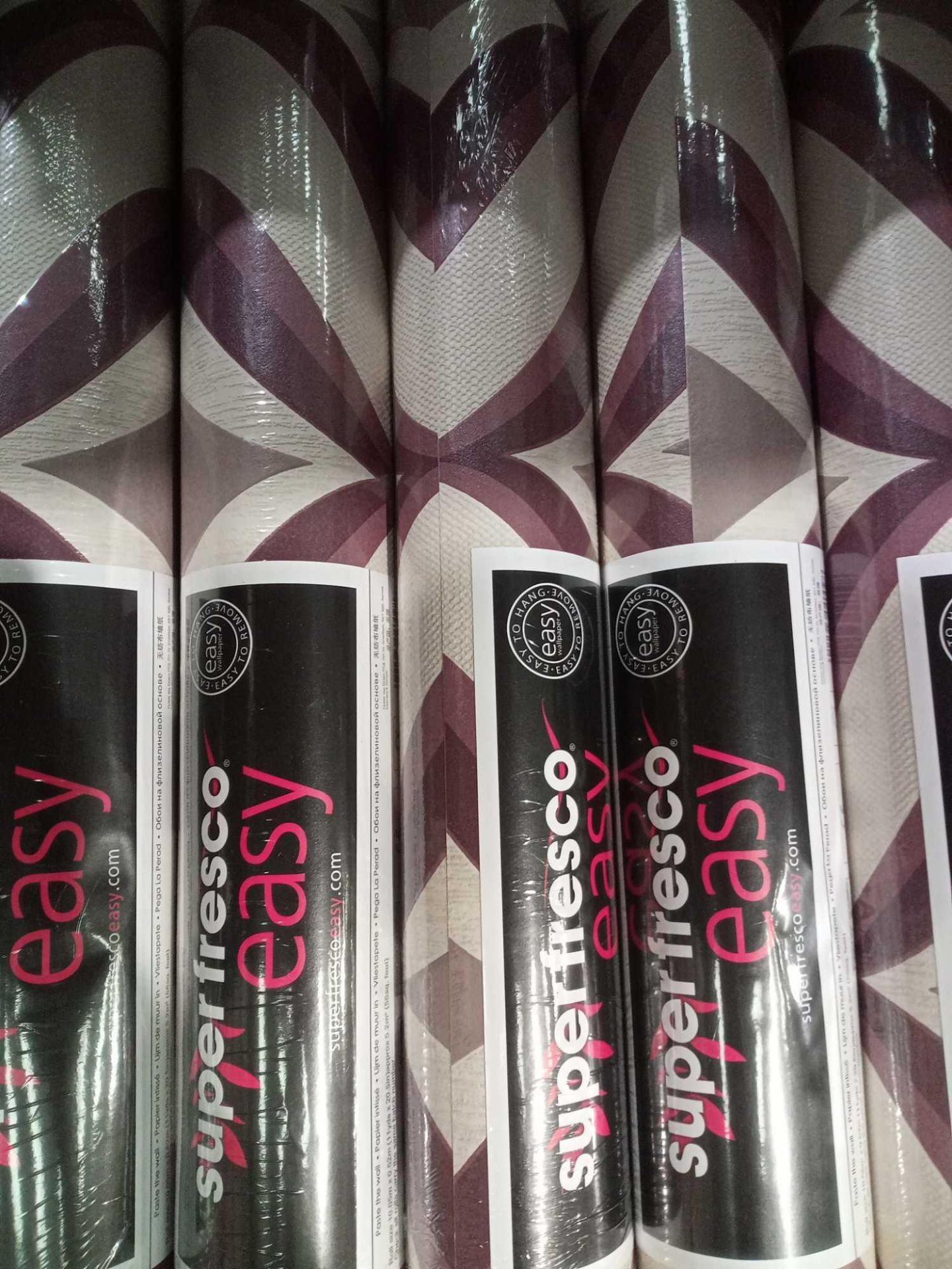 RRP £30 Each Lot To Contain 5 Rolls Of Superfresco Easy Wallpaper In Trippy Plum Design