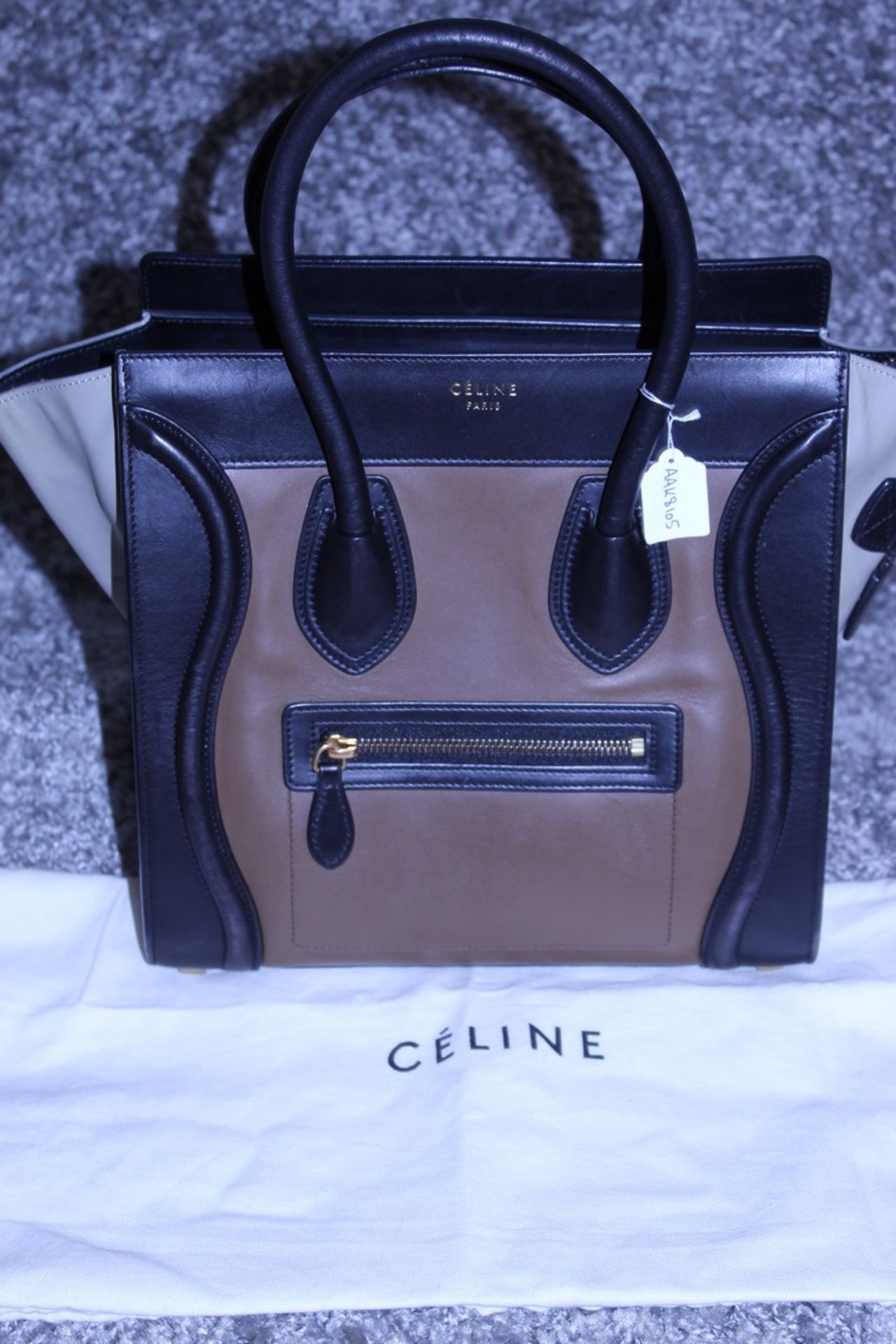 Rrp £1,500 Celine Luggage Tricol Handbag, Céline 'Mini Luggage'. Open Swith A Zipper On Top And Is - Image 3 of 5