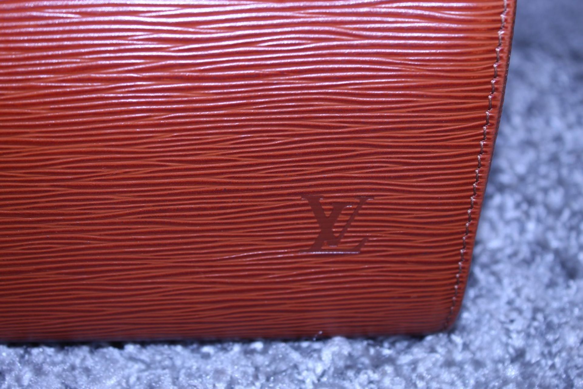 Rrp £1,000 Louis Vuitton Speedy 25 Handbag, Tan Epi Calf Leather 27X19X15Cm (Production Code Vi1922) - Image 4 of 4