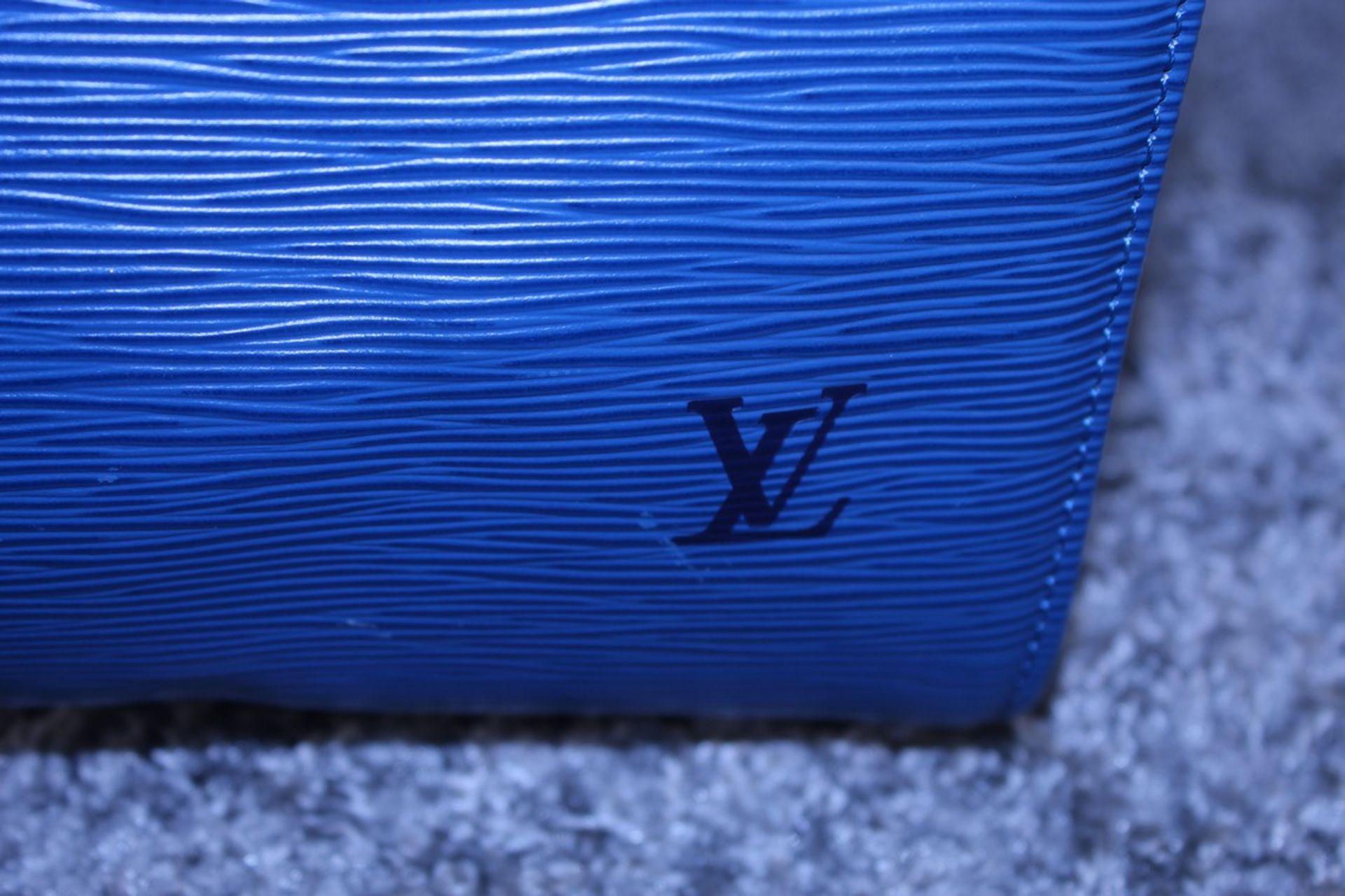 RRP £1,000 Louis Vuitton Speedy 25 Handbag, Blue Epi Calf Leather, 27X19X15Cm (Production Code - Image 4 of 5