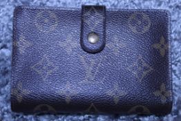 RRP £600 Louis Vuitton Sarah 16 Wallet, Brown Monogram Coated Canvas, 19X10X1.5Cm Condition Rating