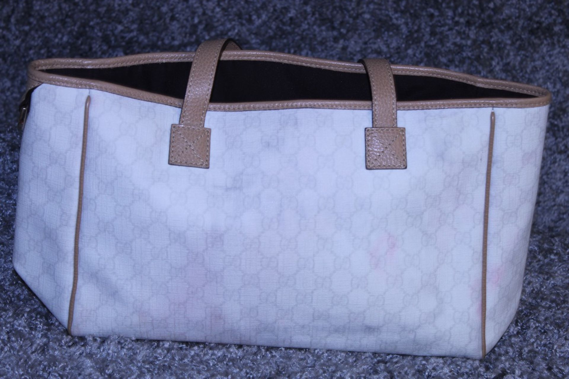 RRP £900 Gucci Rectangular Tote Front Pocket Bag, Ivory/Light Beige Supreme Canvas 35X22X9.5Cm ( - Image 2 of 5