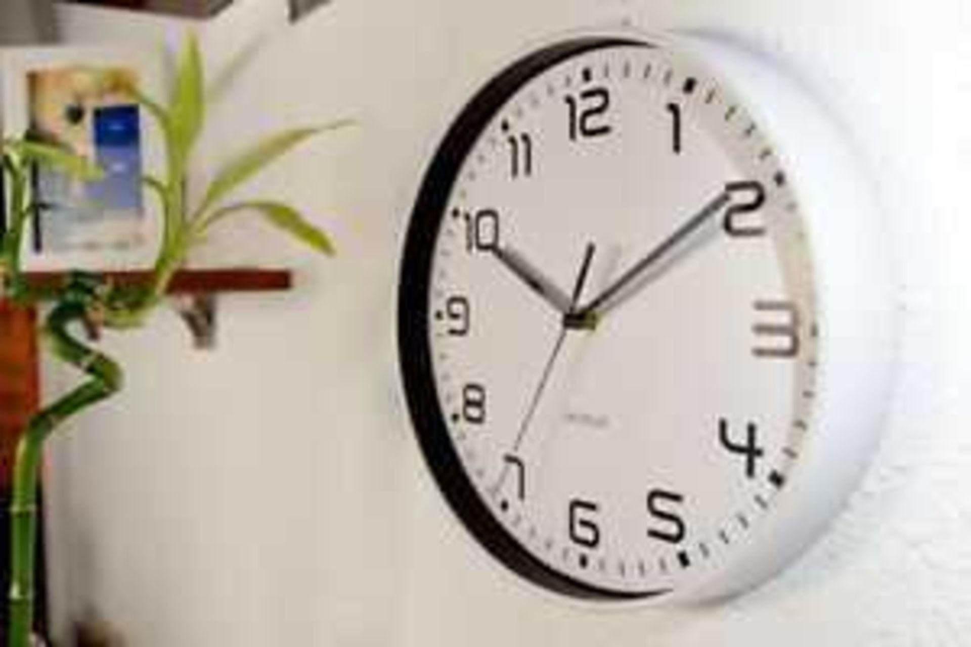 Combined RRP £100 Assorted Household Items To Include A Cornwall 10-Cm Boxed Silent Wall Clock, A Bo - Image 5 of 10