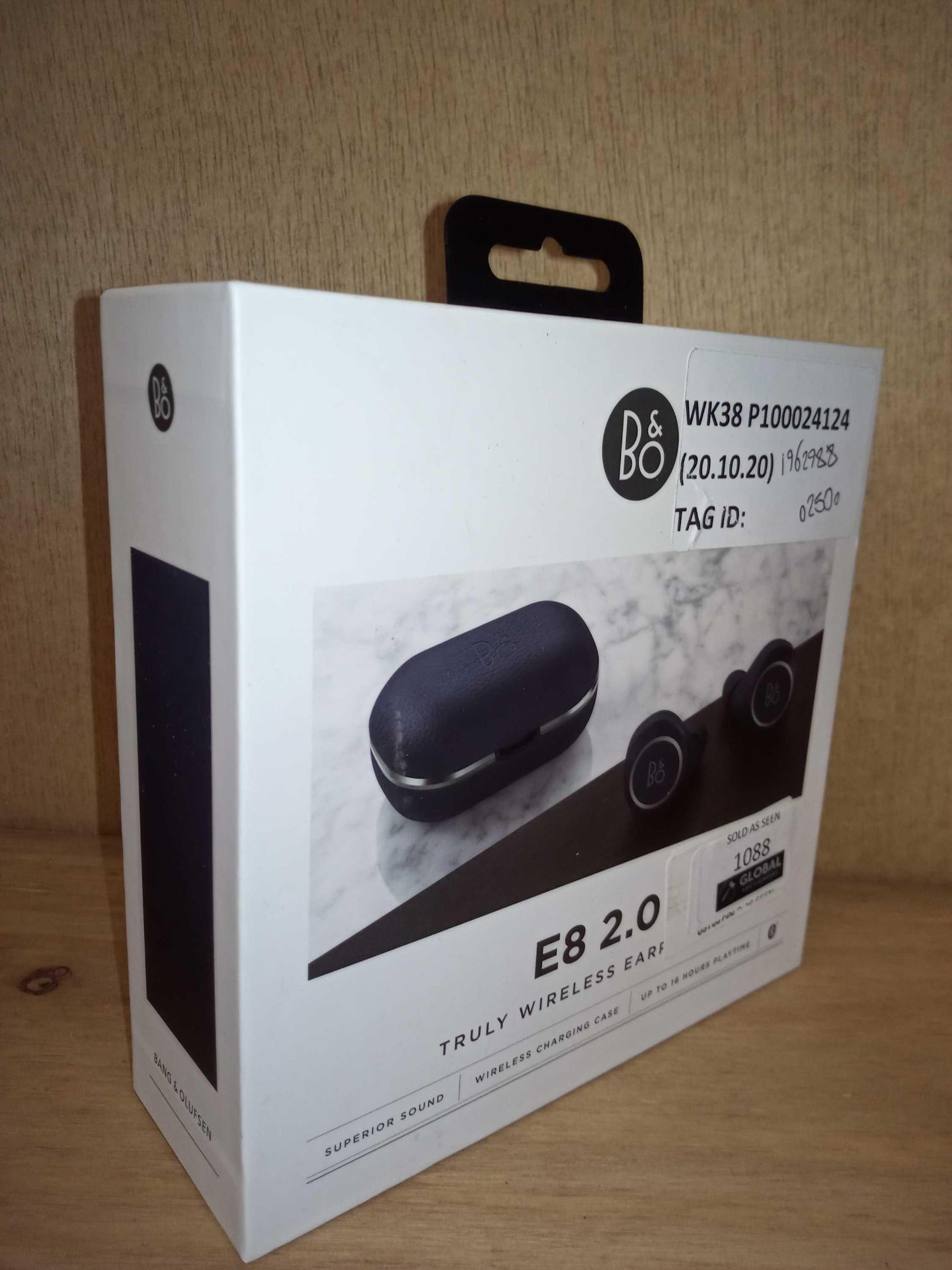 RRP £250 Boxed Bang And Olufsen E8 2.0 Truly Wireless Earphones With Wireless Charging Case