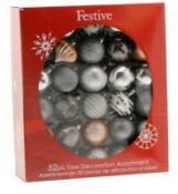 RRP £75 Boxed 52Piece Christmas Tree Bauble Decoration