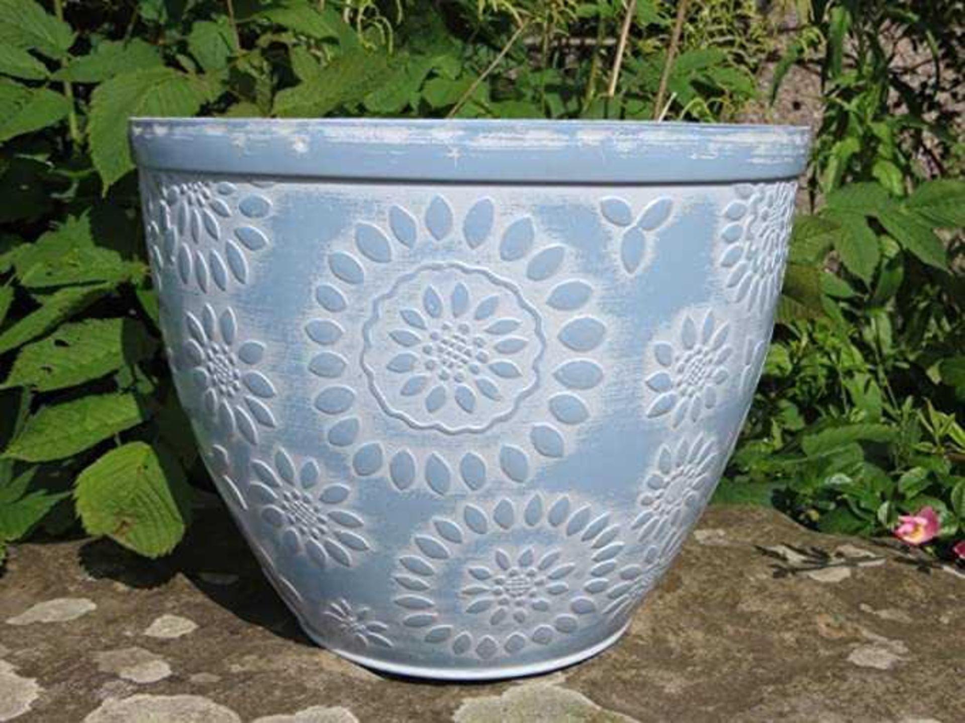 RRP £30 Chengdu Round Plant Pot Colour Light Blue / White