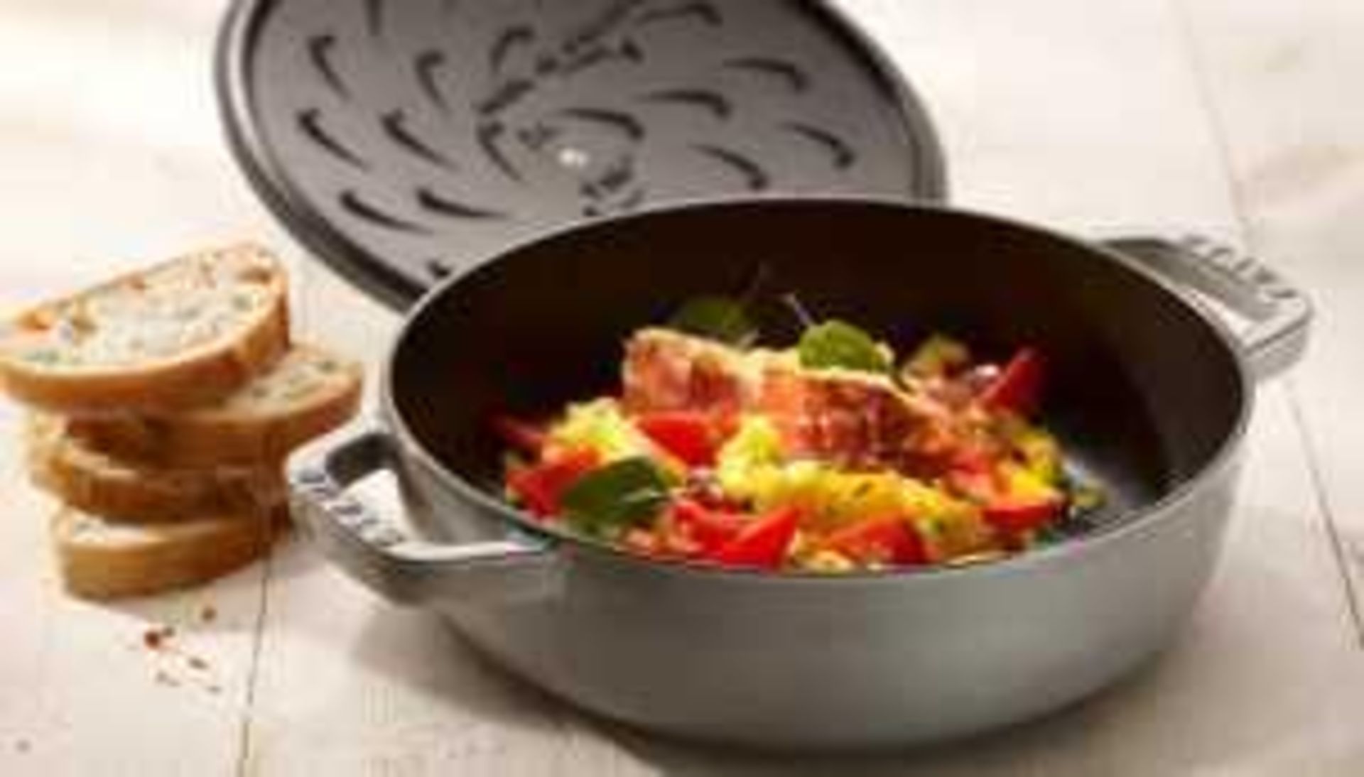 RRP £200 Boxed Staub Cast Iron Braiser (2356552) (Appraisals Available Upon Request) (Pictures Are