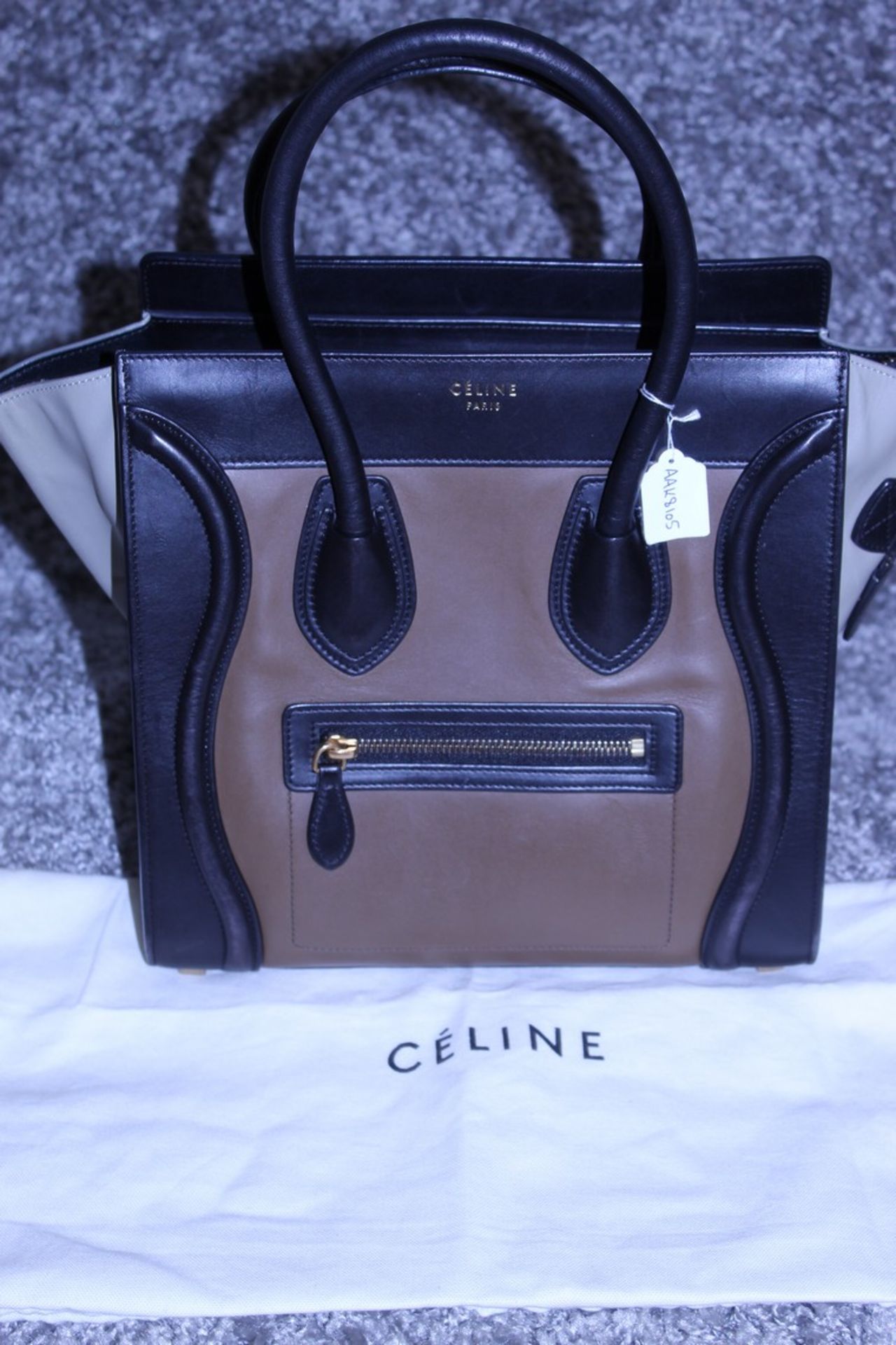 RRP £1,500 Celine Luggage Tricol Handbag, Céline 'Mini Luggage'. Open Swith A Zipper On Top And Is - Image 3 of 5