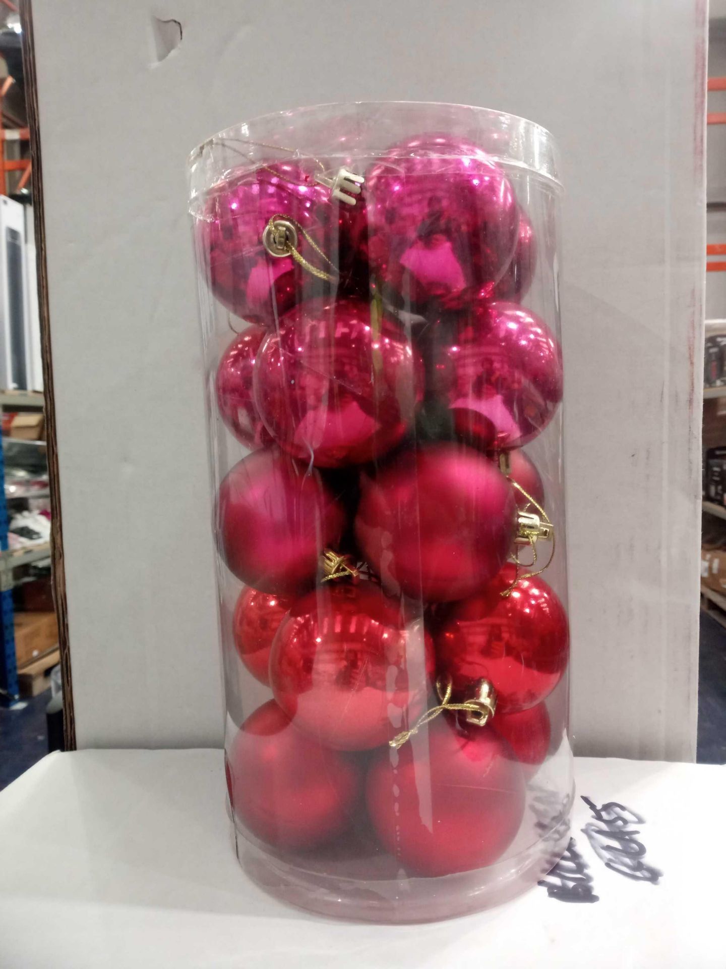 RRP £50 Box To Contain 20 Red/Pink Christmas Baubles (Appraisal Available Upon Request) (Images