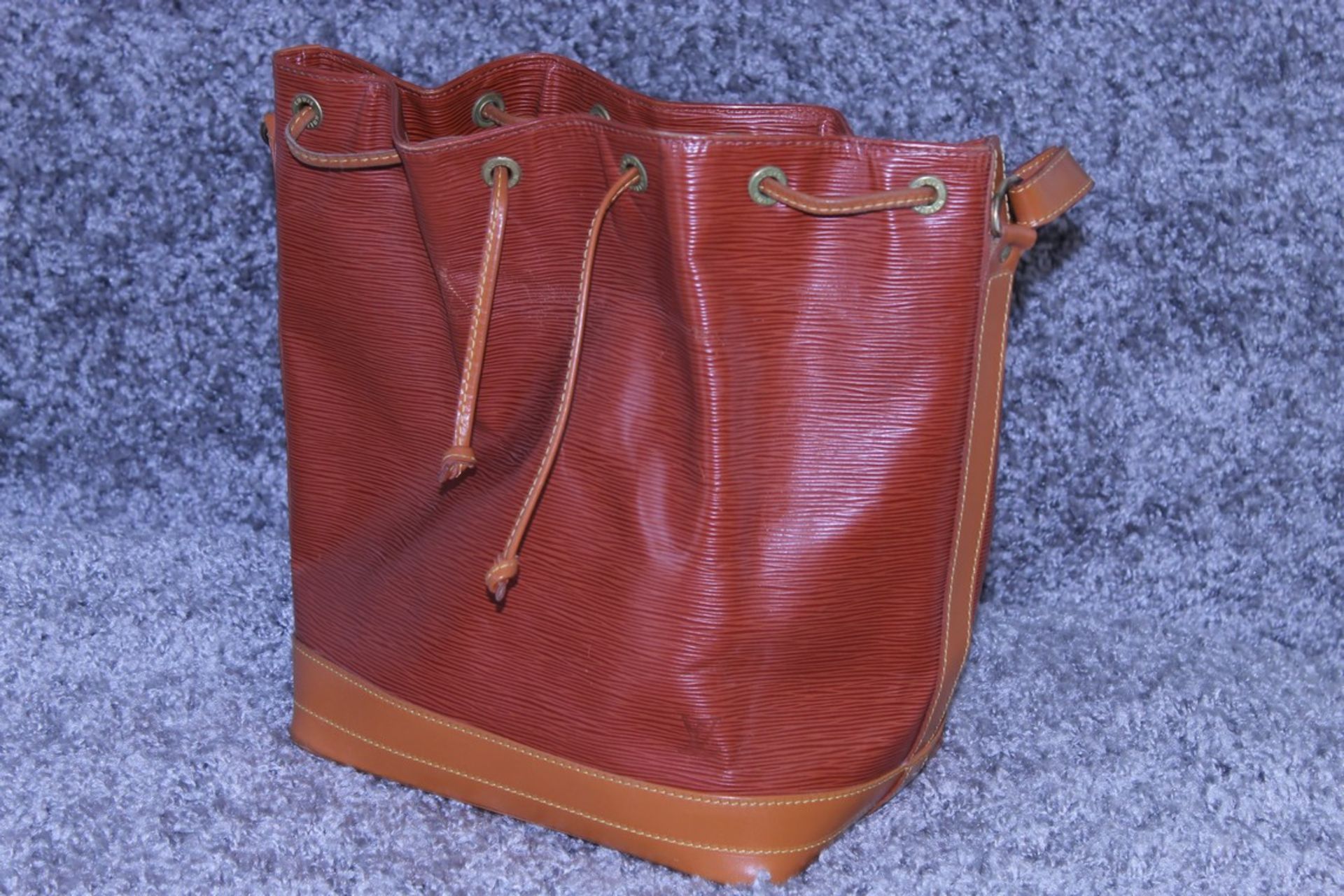 RRP £1,600 Louis Vuitton Noe Shoulder Bag, Gold Epi Calf Leather, Gold Leather Handles, - Image 3 of 4