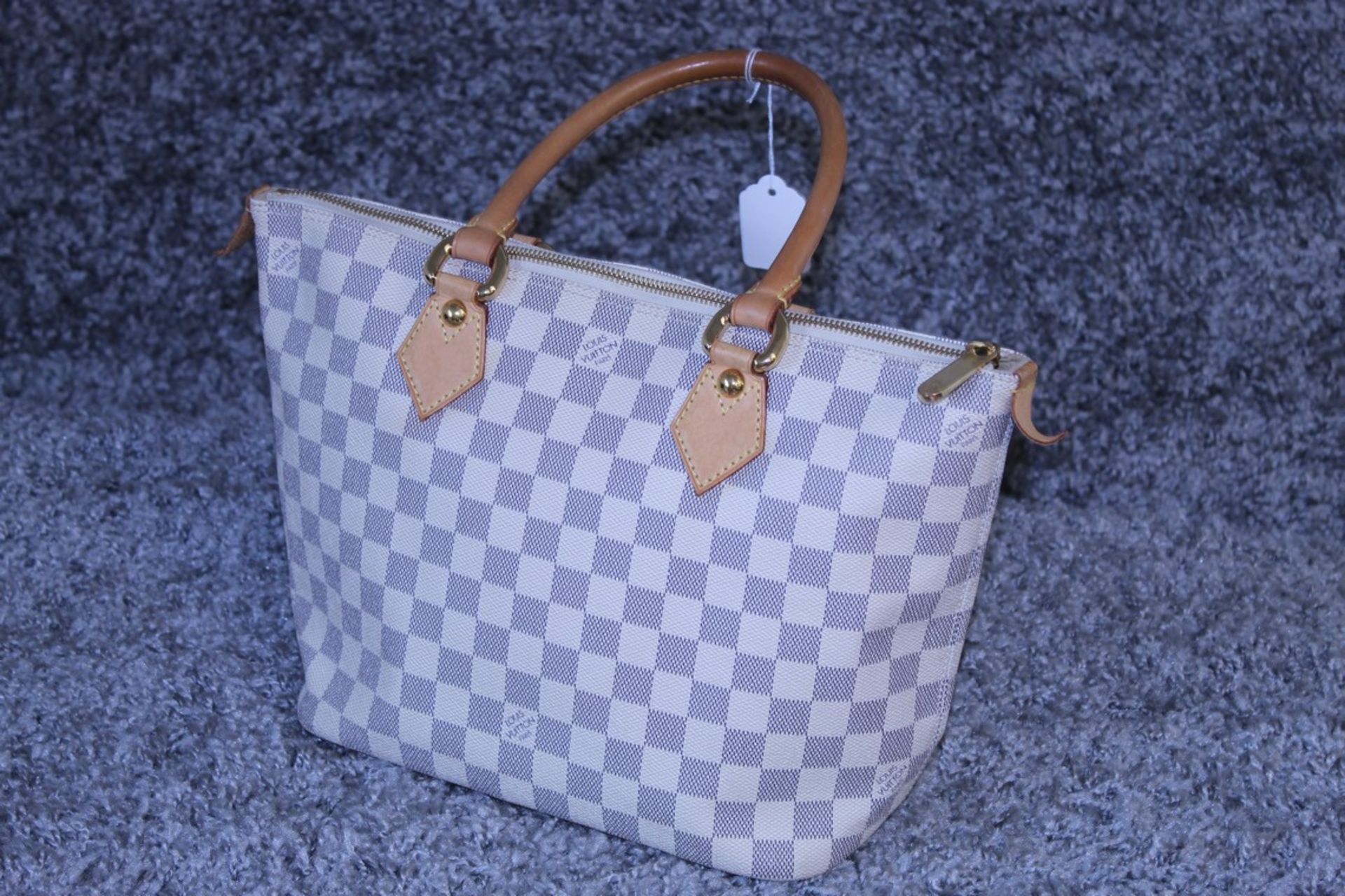 RRP £2,200 Louis Vuitton Saleya Handbag, Size Pm, Ivory Damier Azur Coated Canvas, 37X24X14Cm, ( - Image 3 of 5