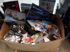 CONTENTS OF LARGE BOX – MIXED ITEMS TO INC LASER TAG, REMOTE CONTROL CADDY, SPACERAIL, BLUETOOTH