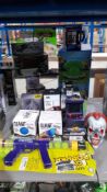 APPROX 19 ITEMS – MIXED LOT TO INC NEMISIS CLOWN SKULL, RETRO GAMING MACHINE, GIANT STRESSBALL,