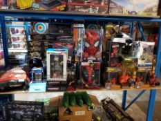 CONTENTS OF SHELF – APPROX 30 ITEMS TO INC 2 X GAME OF THRONES MONOPOLY, 2 X MARVEL LIGHTS, CRASH