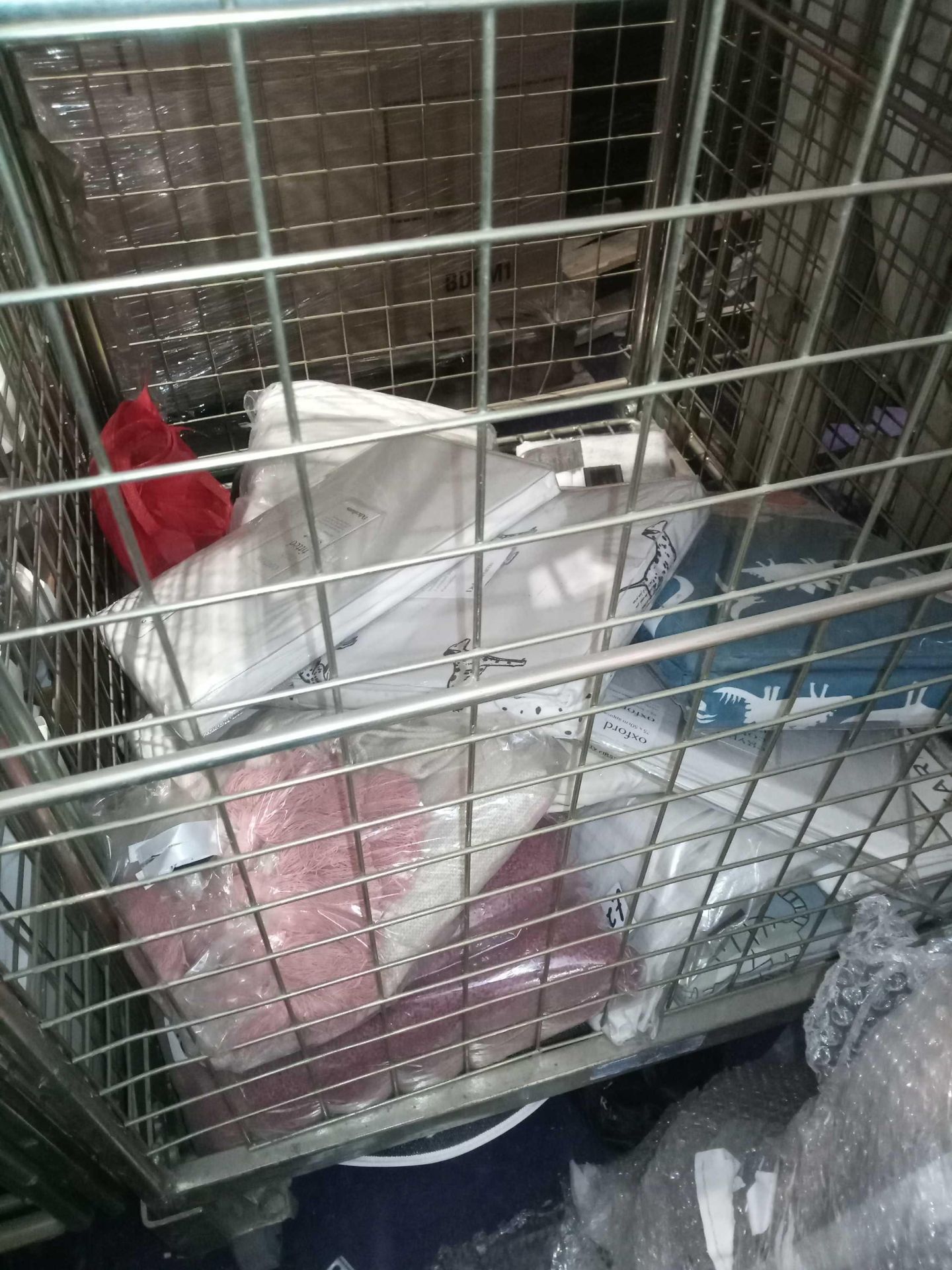 Cage To Contain An Assortment Of Soft Furnishing Items To Include Duvet Set, Fitted Sheets And Throw - Image 2 of 2