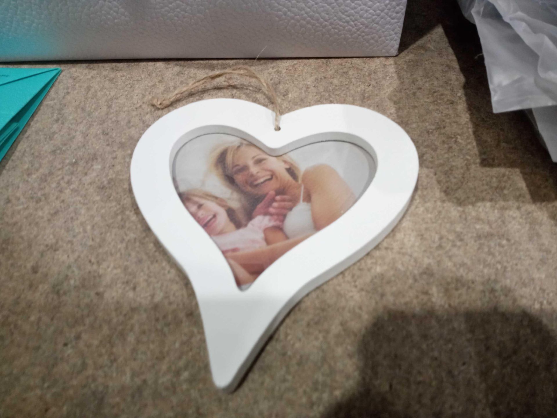 RRP £200 Lot To Contain 72 Brand New Boxed Wooden Heart Photo Frames