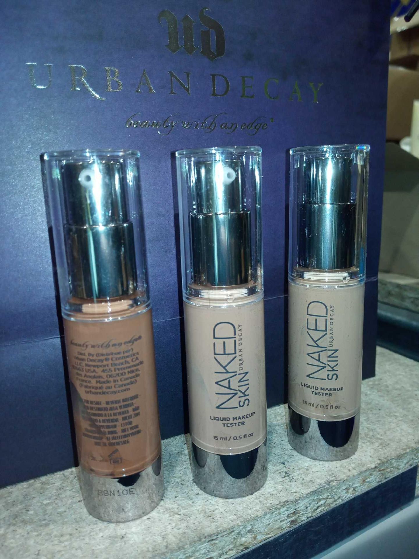 RRP £¬£250 Urban Decay Gift Bag To Contain 20 Naked Skin Liquid Makeup Foundations 15 Mil Ex Display - Image 2 of 2