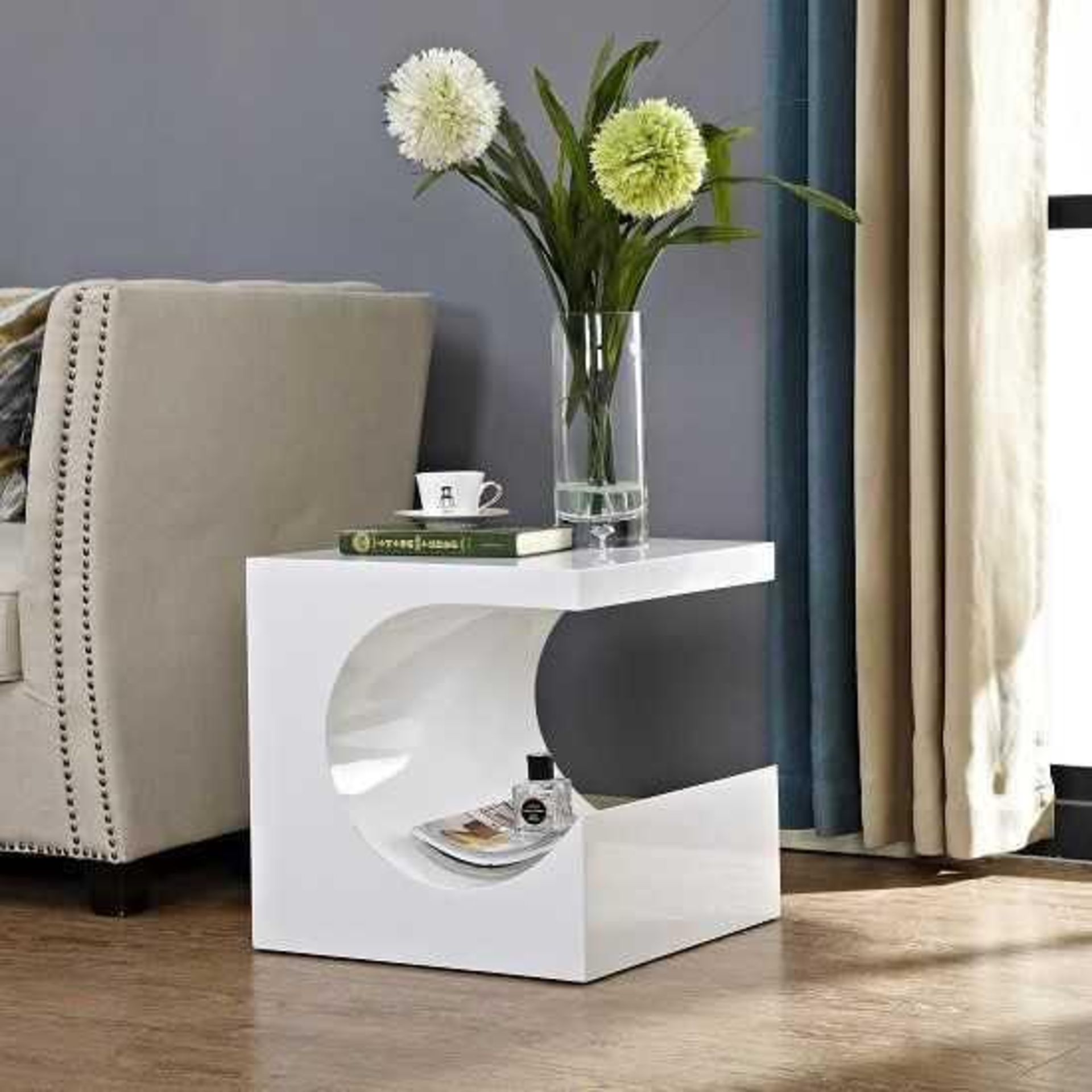 RRP £120. Boxed High Gloss C Figure Sofa Side Table In Grey