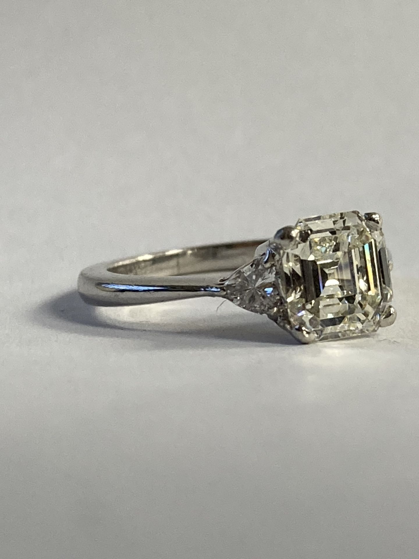 RRP £16,000 White Gold Asscher Cut Diamond Single Stone Ring Set With Two Small Pear Shaped On The S - Image 2 of 6