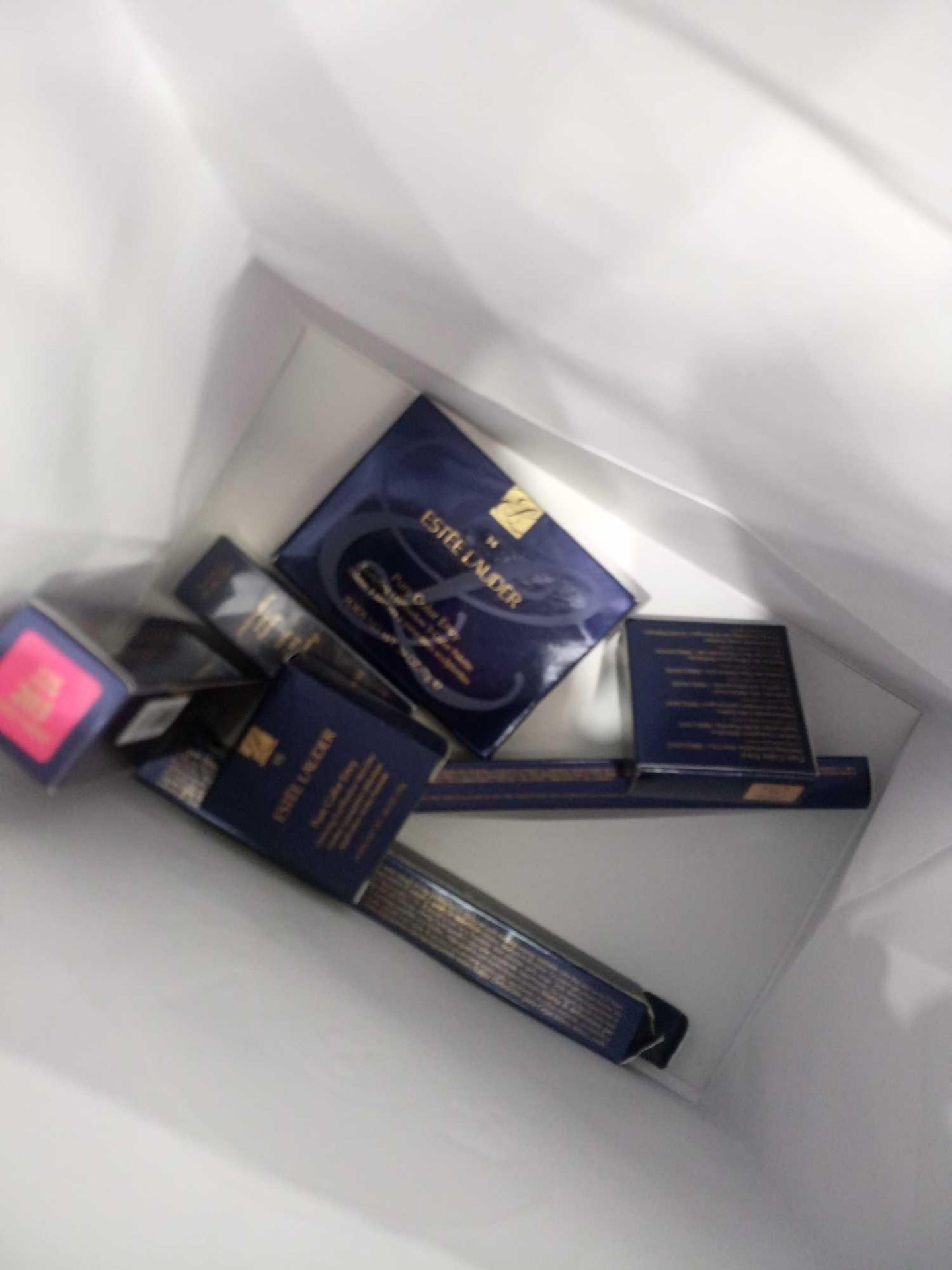 RRP £220 Gift Bag To Contain 7 Boxed New Assorted Estee Lauder Beauty Items To Include Foundations A - Image 2 of 2