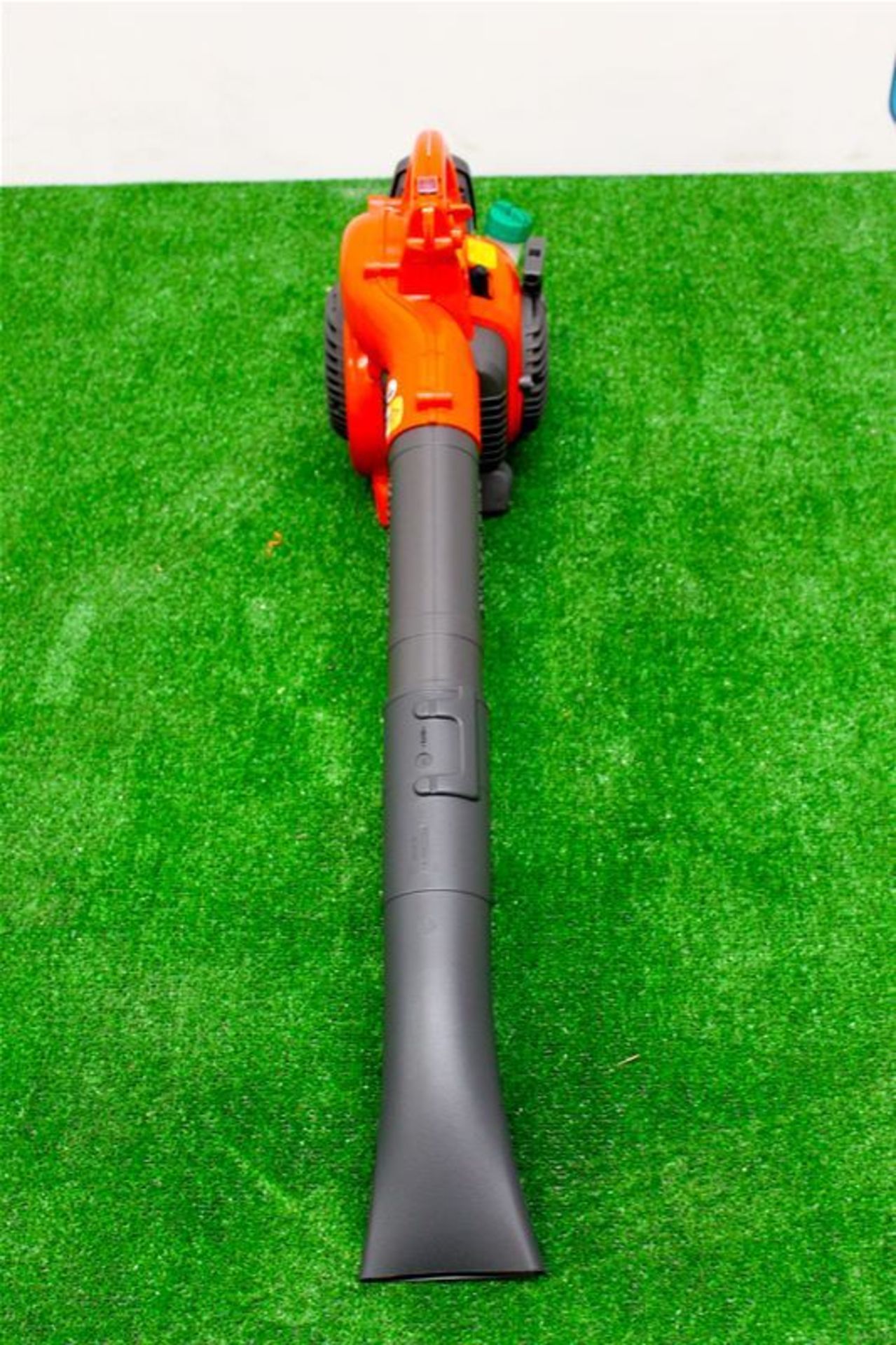 Husqvarna 28CC Petrol Leaf Blower - Image 3 of 4