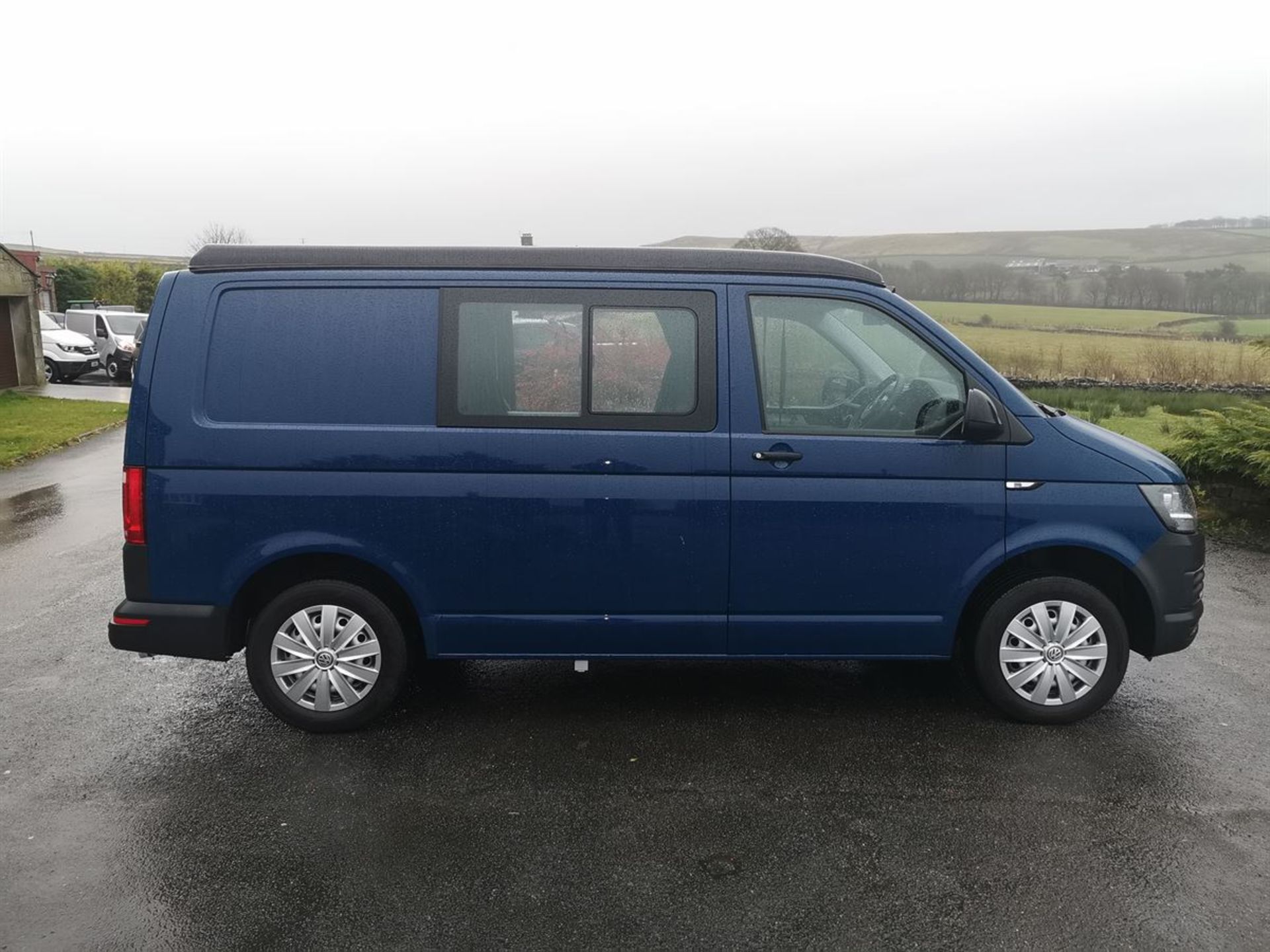 16/66 VOLKSWAGEN TRANSPORTER CAMPER T30 SWB DIESEL 2.0 TDI BMT 102 HIGHLINE VAN (1968 cc) - Image 2 of 17