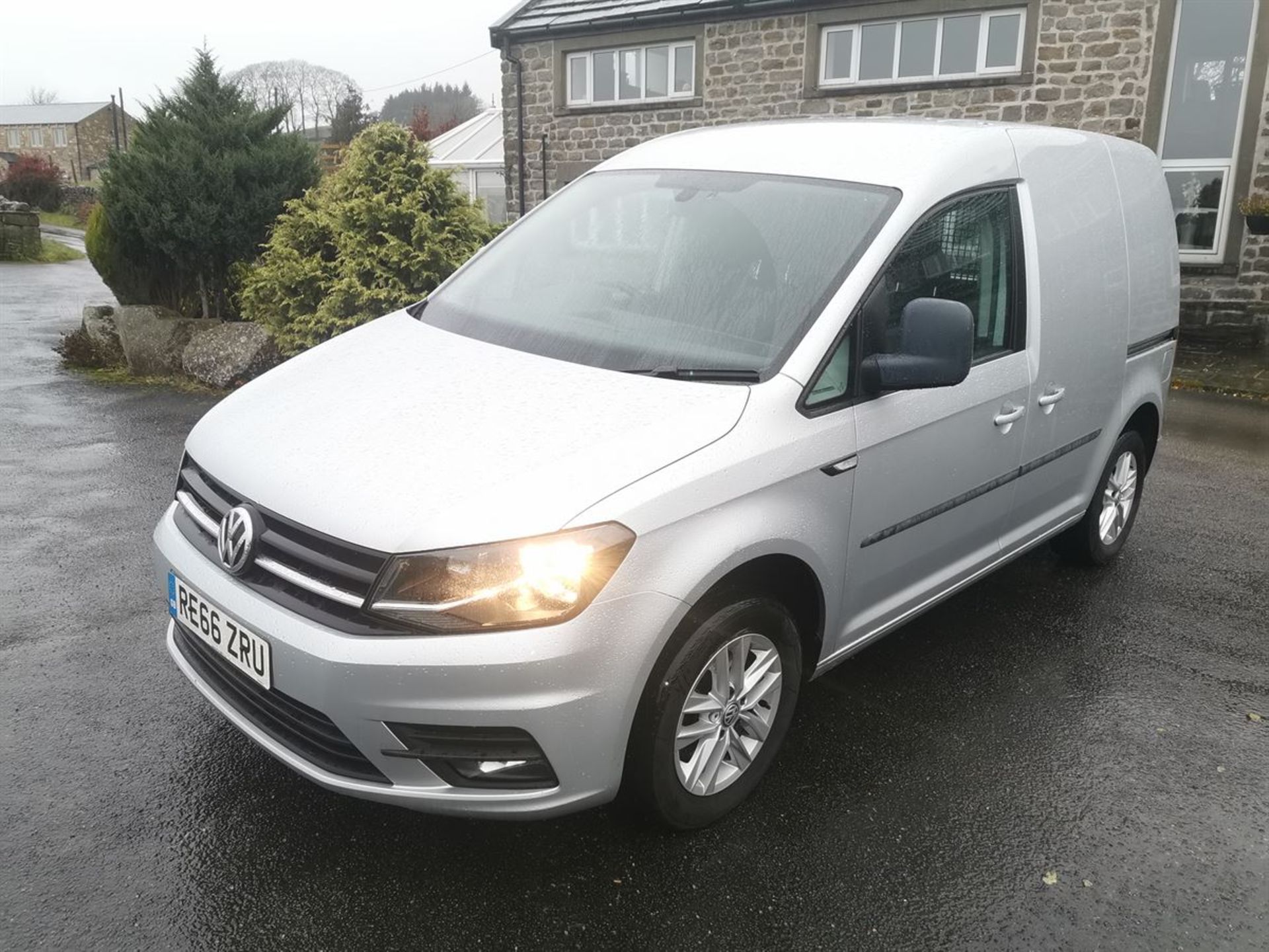 16/66 VOLKSWAGEN CADDY C20 DIESEL 2.0 TDI BLUEMOTION TECH 102PS HIG (1968 cc) - Image 7 of 13