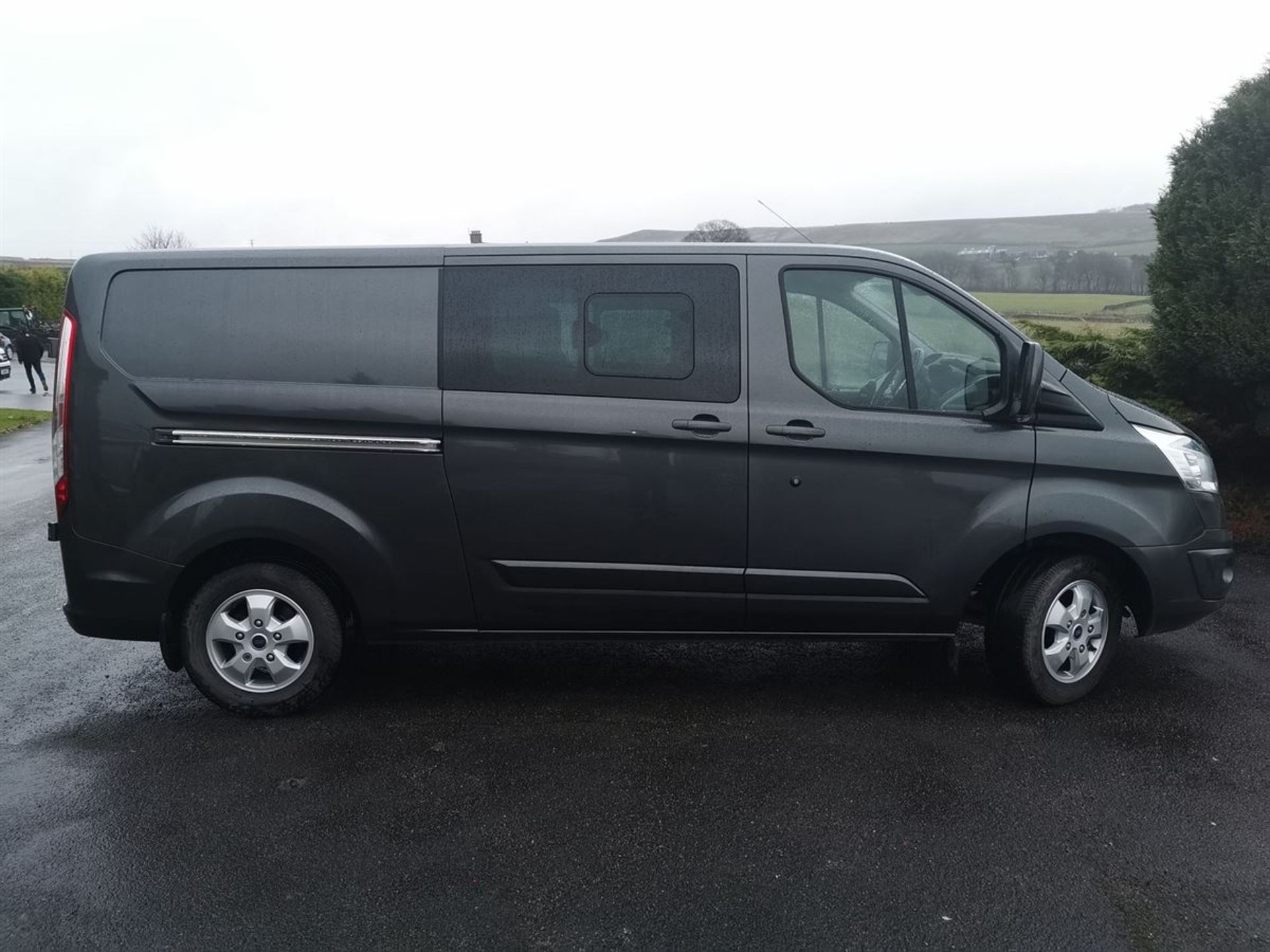 15/15 FORD TRANSIT CUSTOM 290 L2 DIES 2.2 TDCI 125PS LOW ROOF D/CAB LIM (2198 cc) - Image 2 of 15