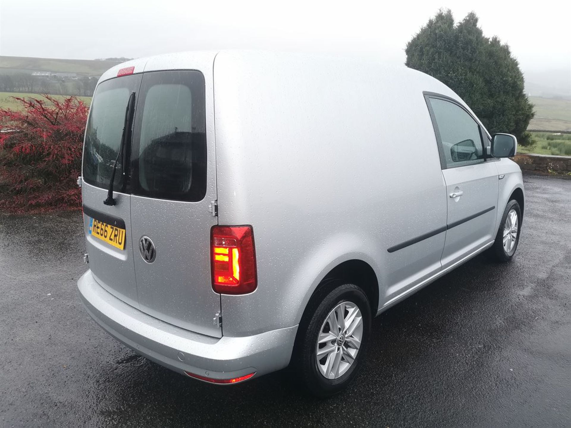 16/66 VOLKSWAGEN CADDY C20 DIESEL 2.0 TDI BLUEMOTION TECH 102PS HIG (1968 cc) - Image 3 of 13