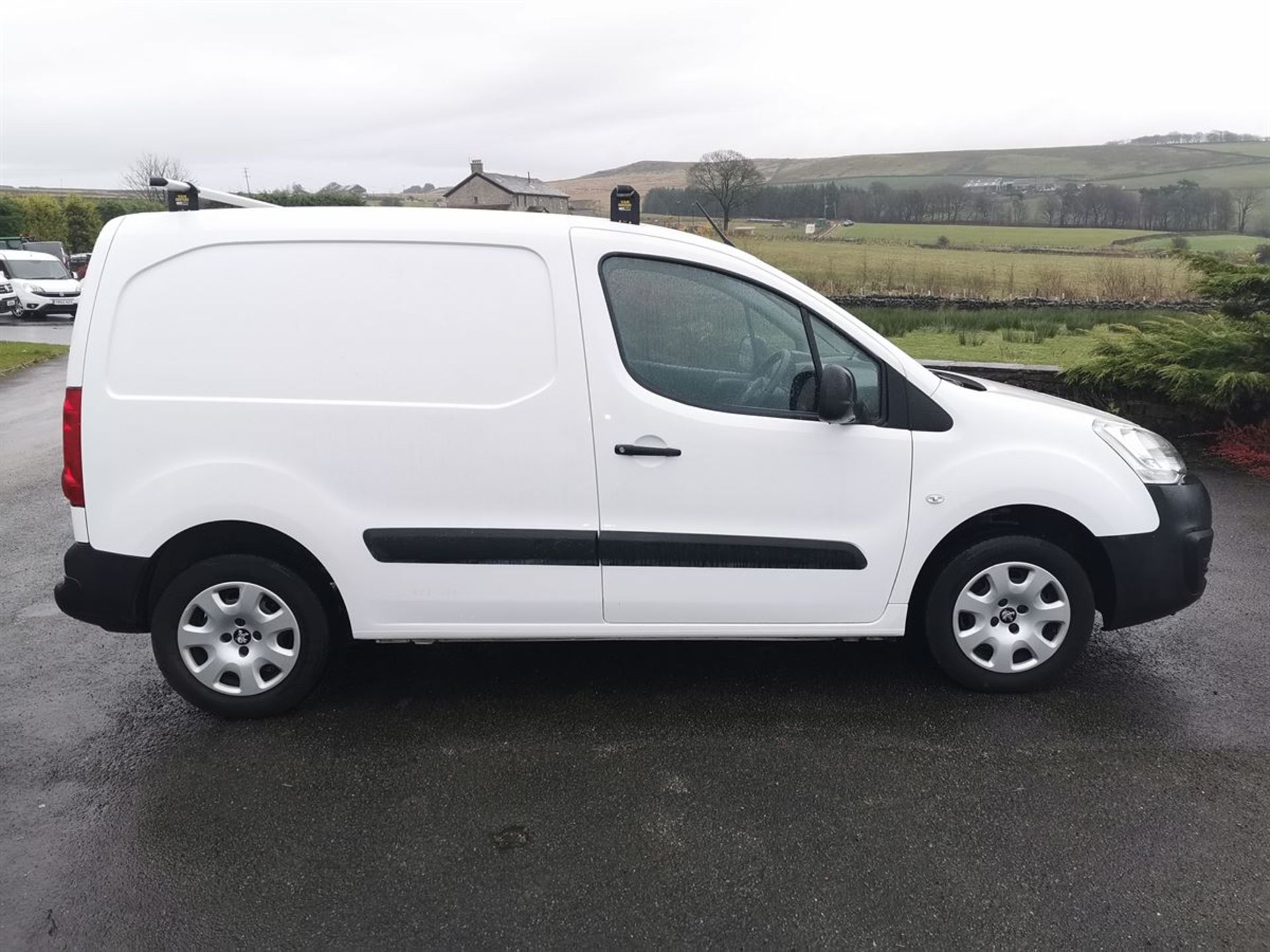 16/16 PEUGEOT PARTNER L1 DIESEL 850 1.6 BLUEHDI 100 PROFESSIONAL (1560 cc) - Image 2 of 13