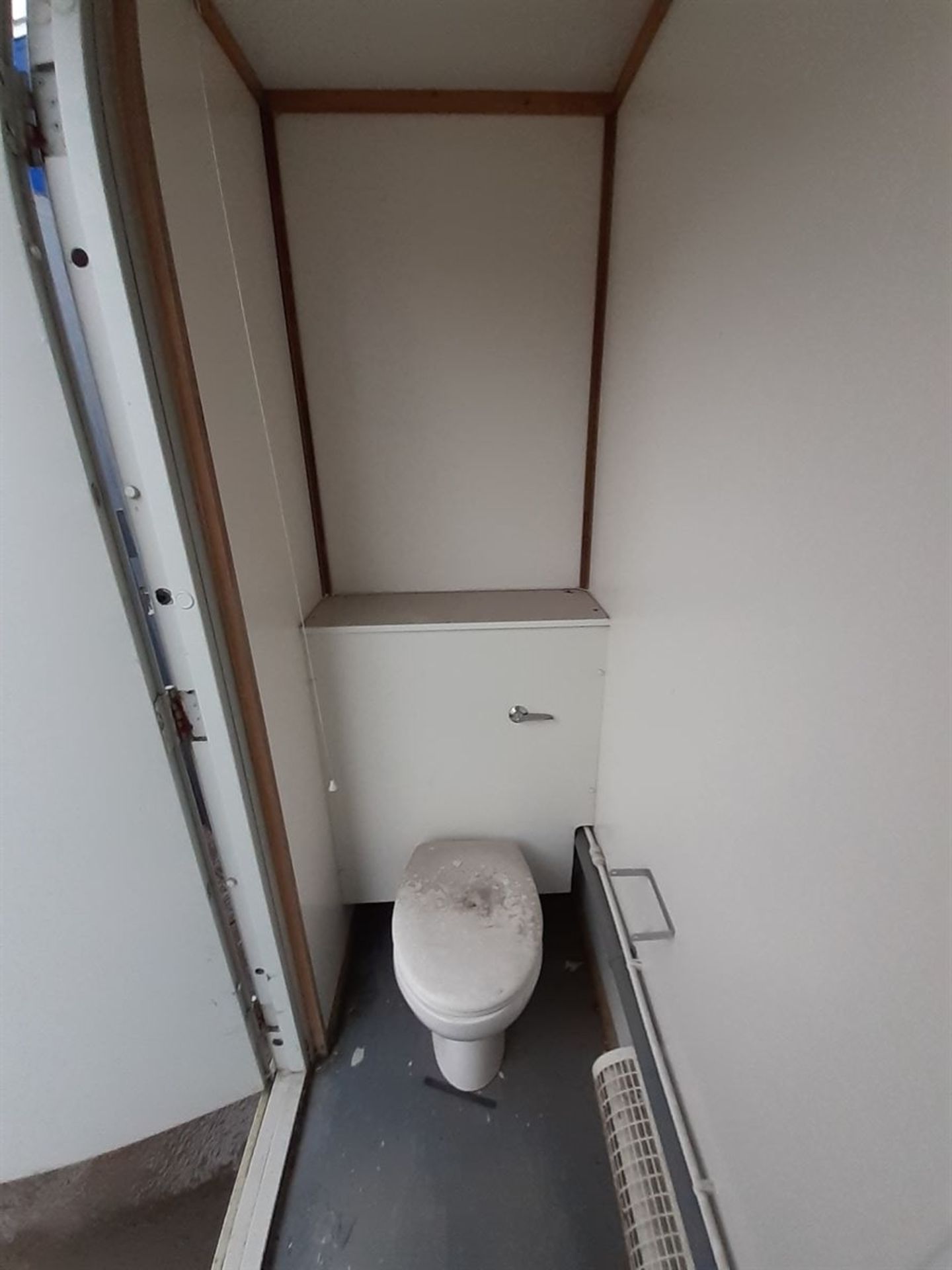 rbfd10168 12ft x 8ft 2+1 Toilet Block - Image 3 of 5
