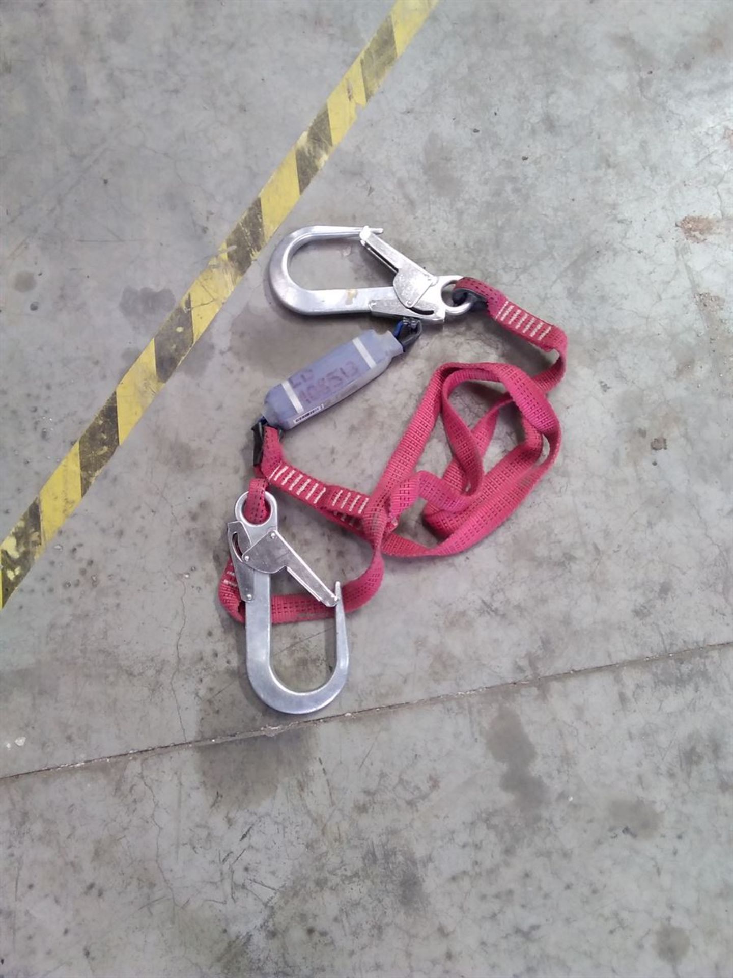 Twin Lanyard with Scaffold Hooks [118678] Serial/Reg Number: LD408513