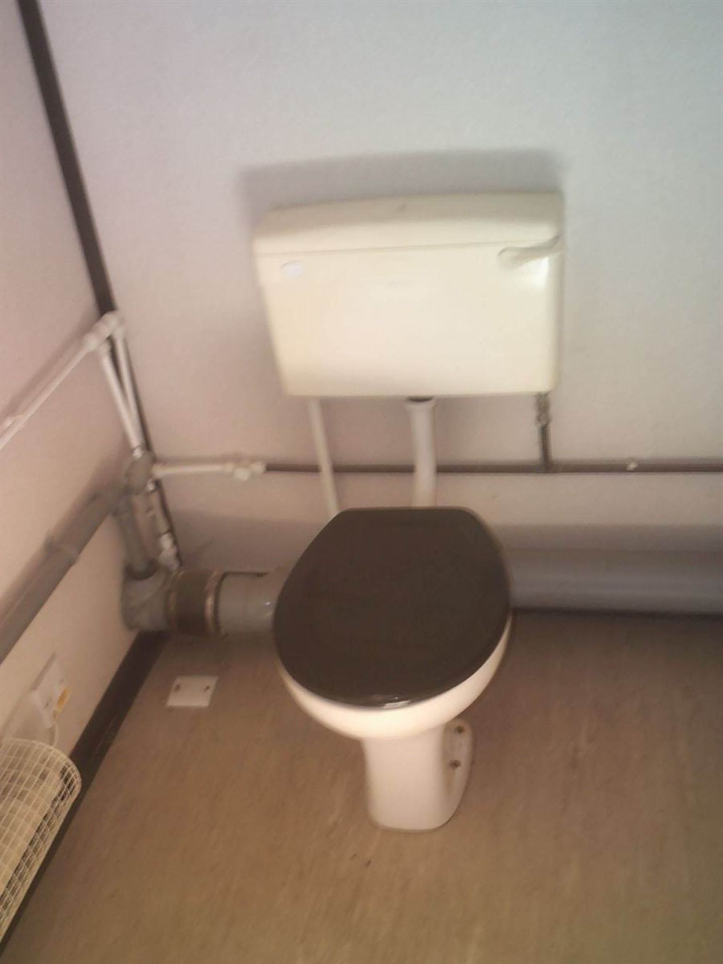 J22073 13ft x 9ft 2+1 Toilet Block - Image 6 of 10