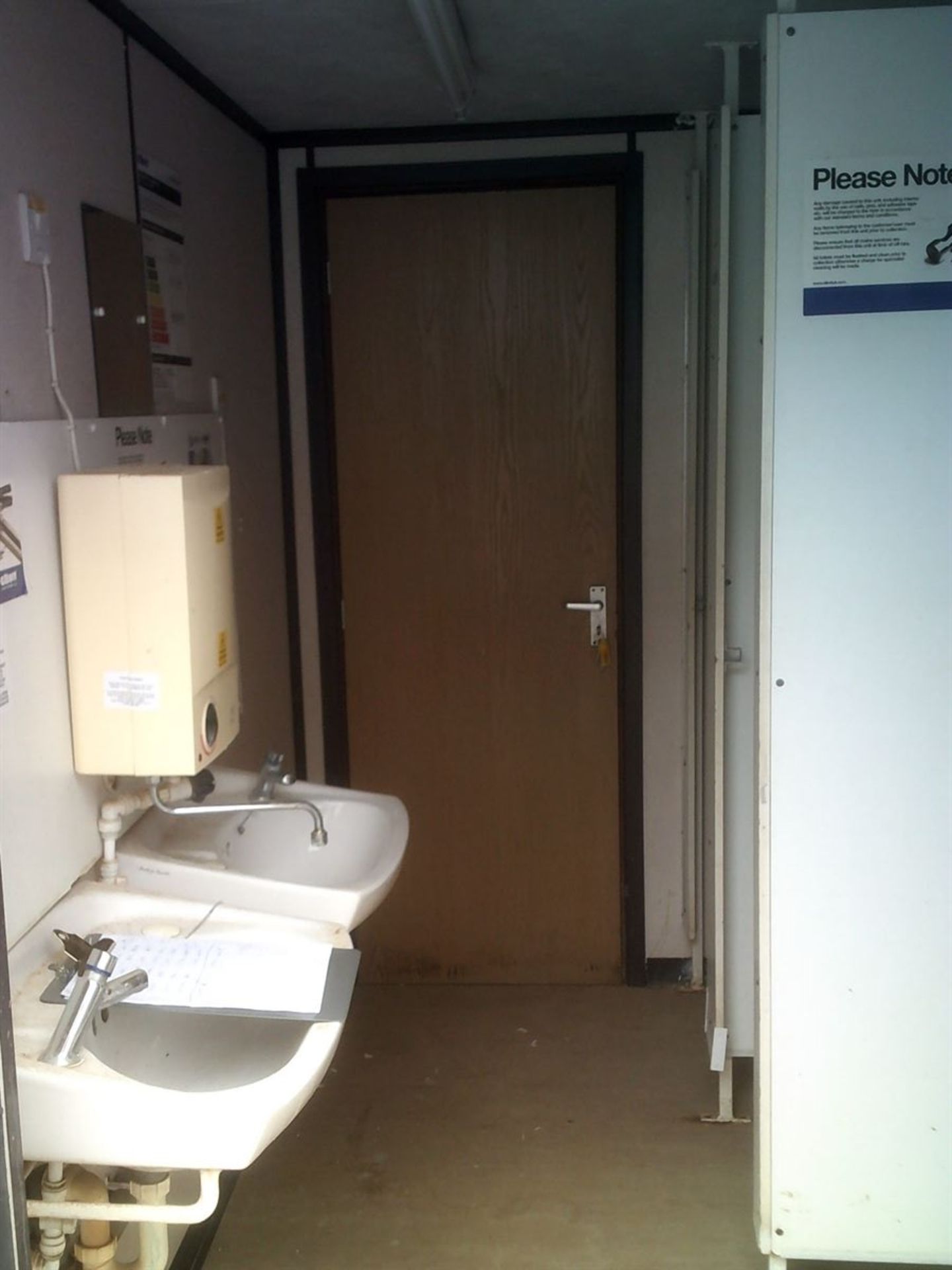 WAVT1636 13ft x 9ft 2-1 Toilet Block - Image 4 of 10